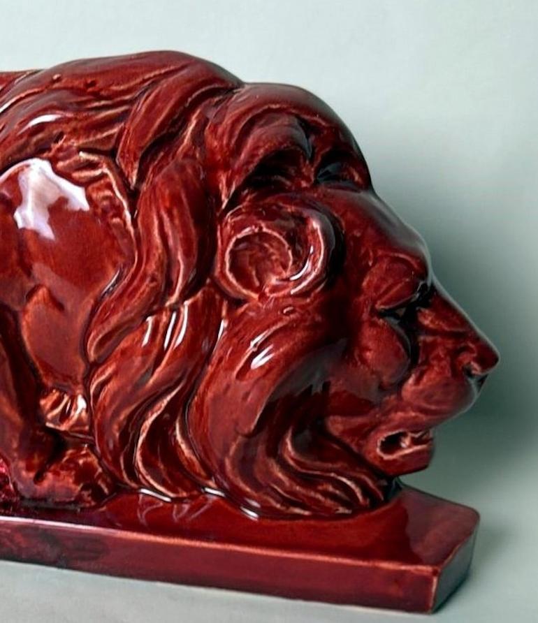 León francés de cerámica esmaltada roja Art Déco Saint Clément en venta 5