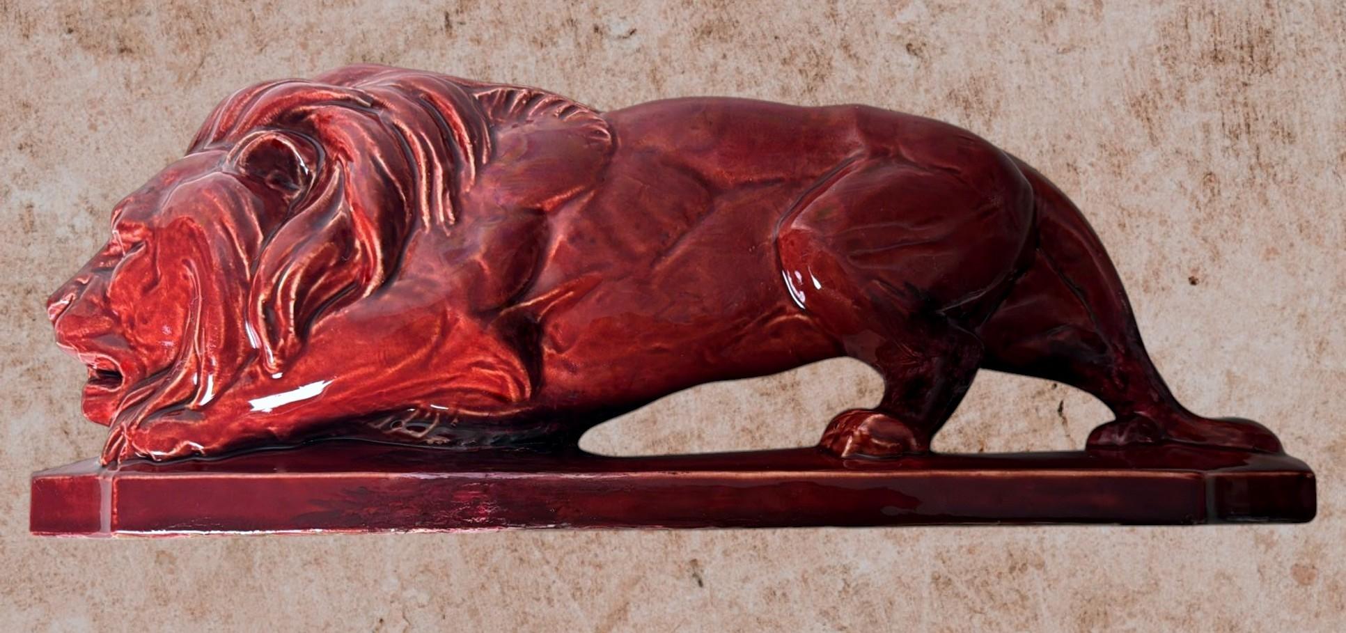 León francés de cerámica esmaltada roja Art Déco Saint Clément Glaseado en venta