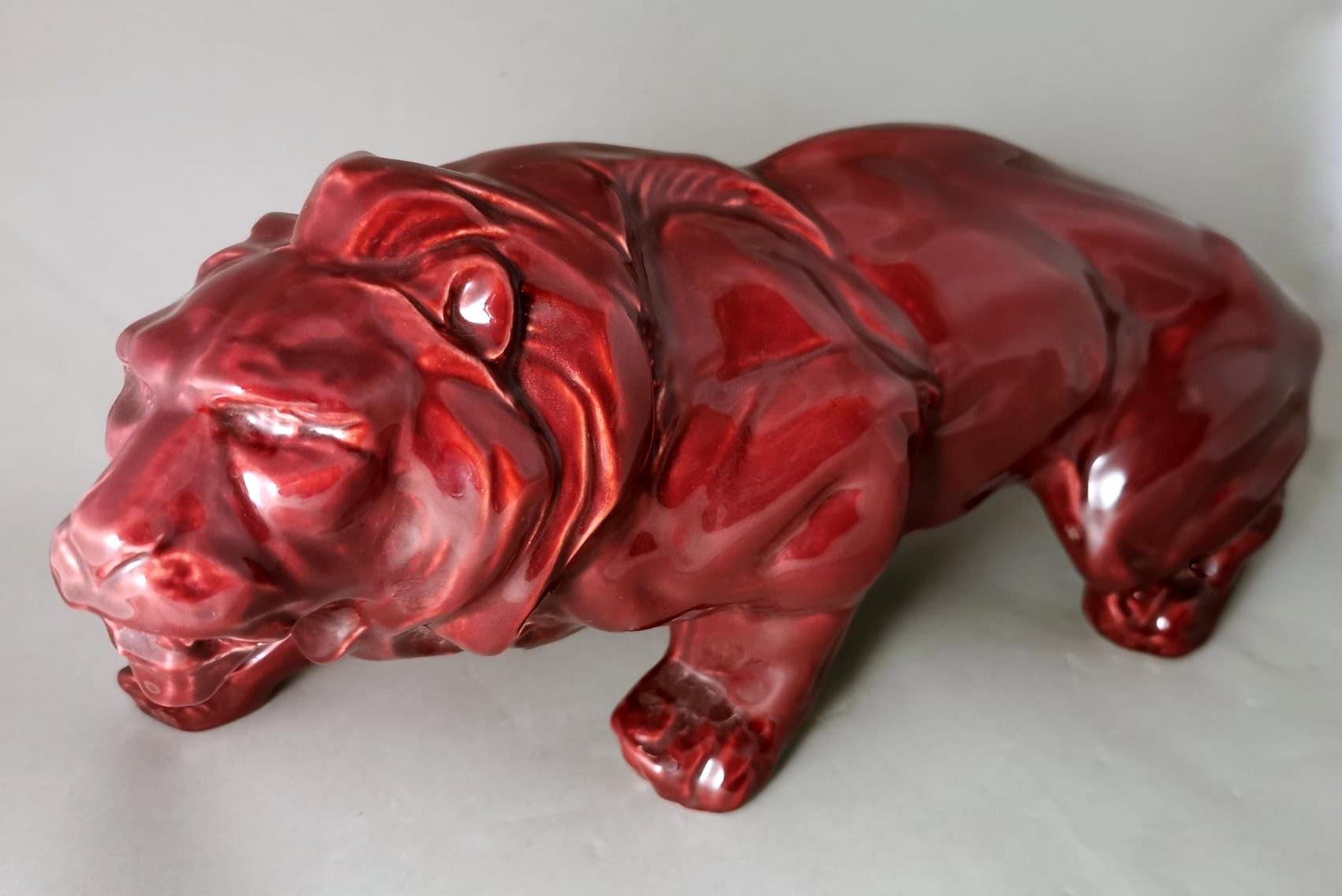 We kindly suggest that you read the entire description, as with it we try to give you detailed technical and historical information to guarantee the authenticity of our objects.
Spectacular and large red-glazed ceramic lion in Art Deco style; the