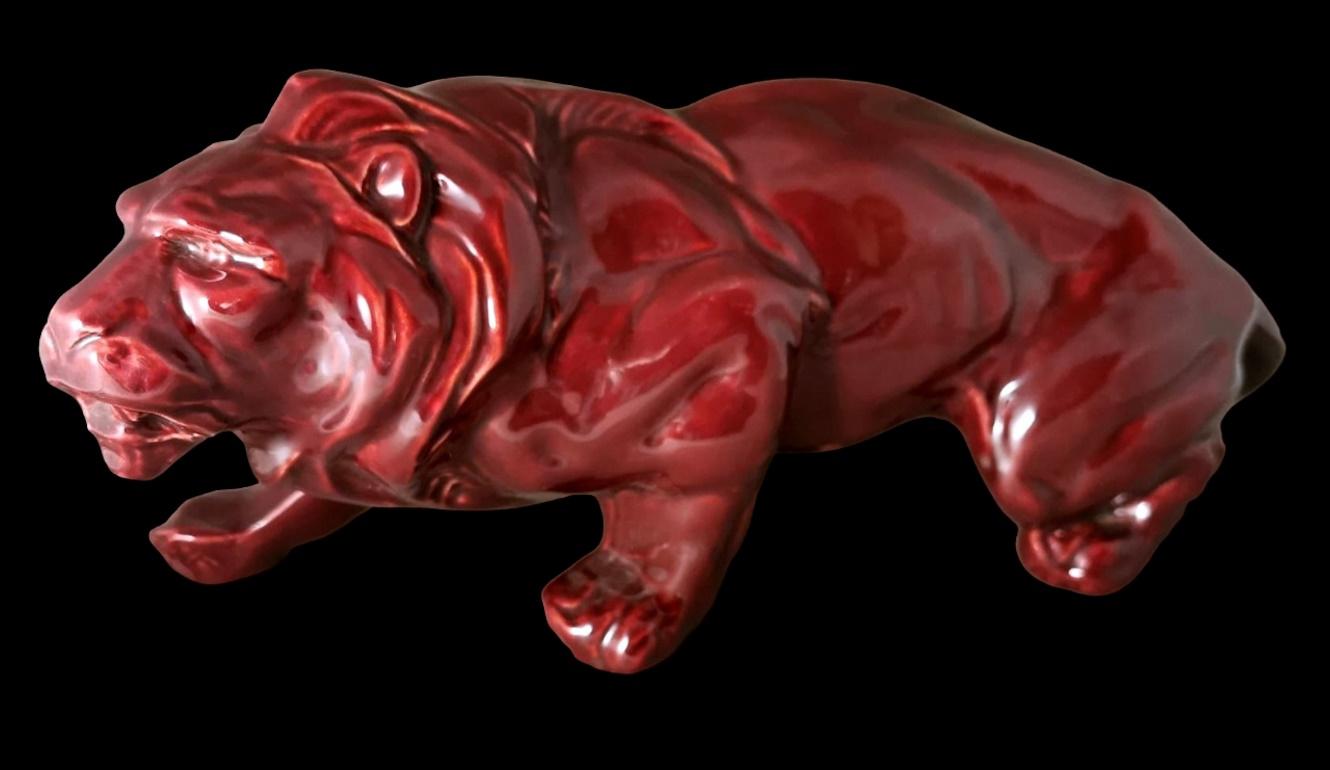 Art Deco Saint Clement Style French Lion In Red Glazed Ceramic. In Good Condition For Sale In Prato, Tuscany