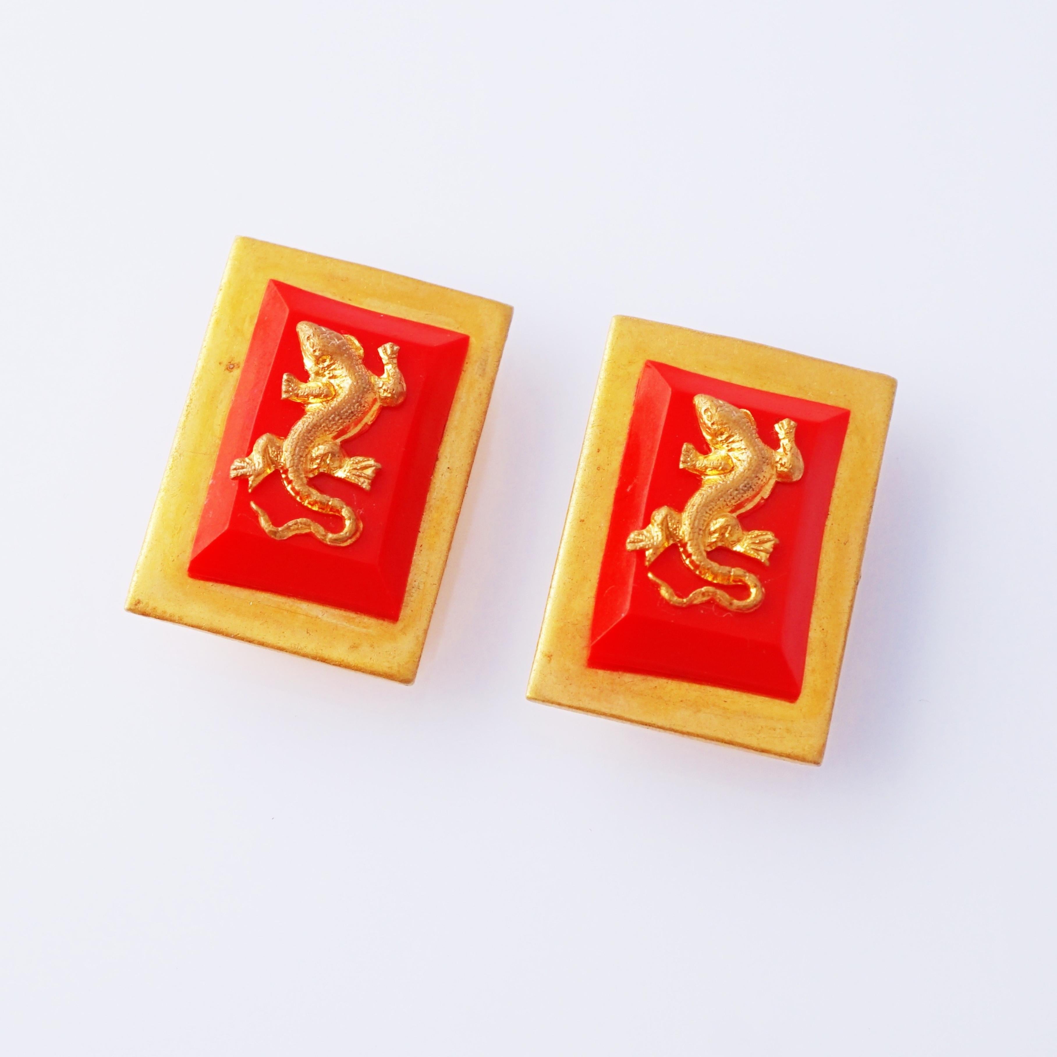 - Vintage item

- Collectible costume jewelry piece from the early 20th century

- Each earring measures .6