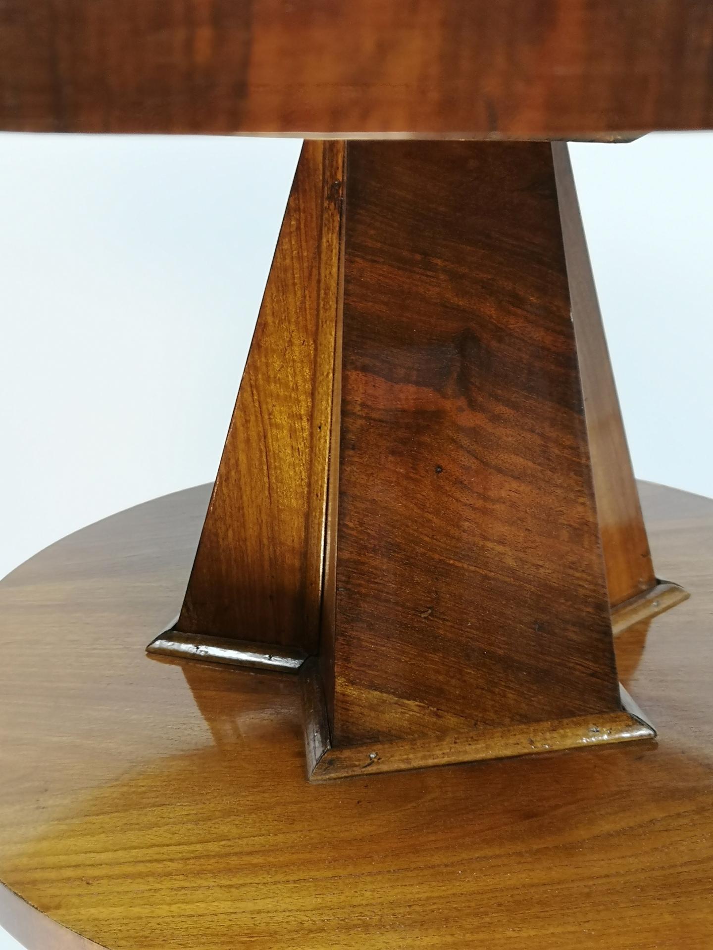 Mid-20th Century Art Deco Saloon Table with Walnut Veneer and French Lacquer Polish, 1930's