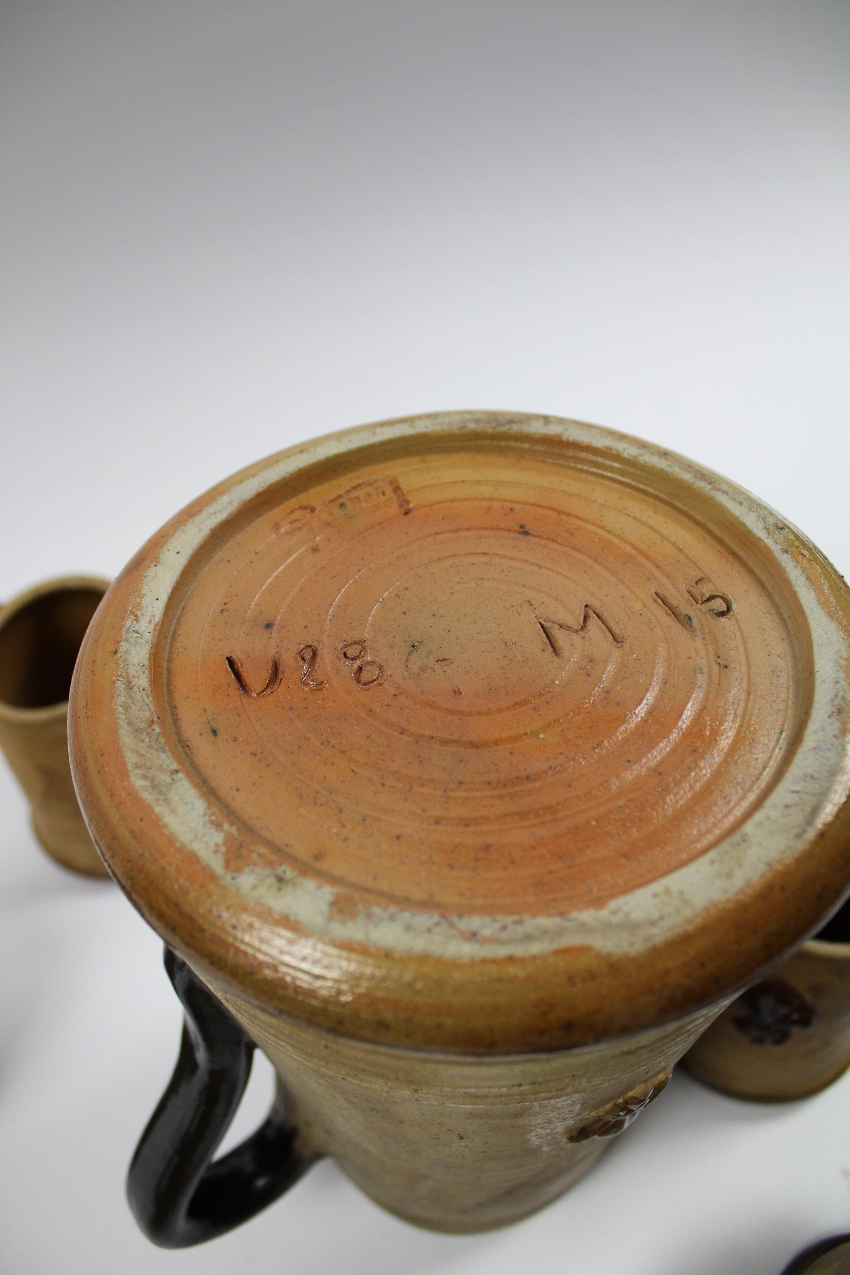 Pichet et 6 carafes en grès émaillé au sel Art Déco signé Guerin Belgique années 1930 en vente 3