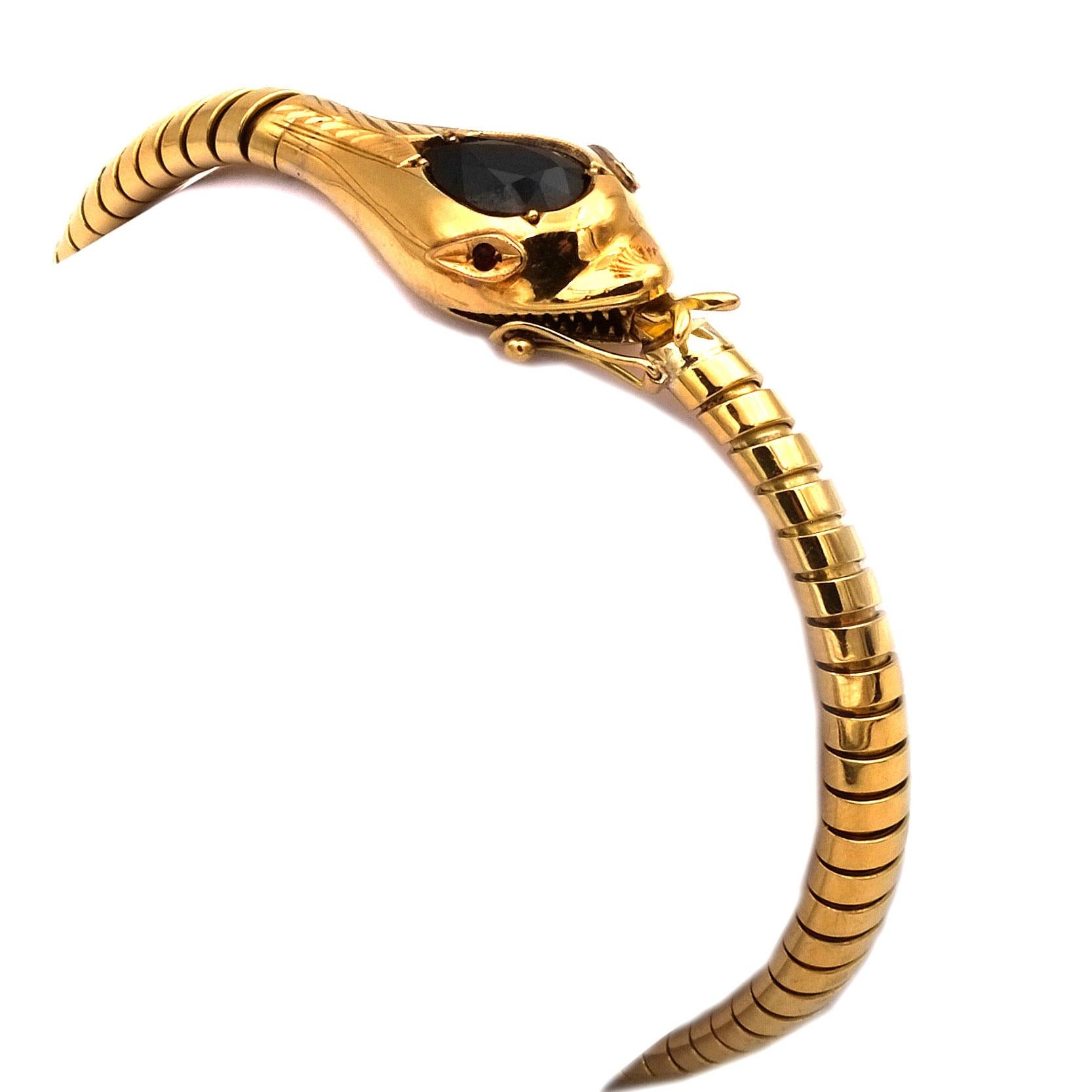 Taglio misto Bracciale Tubogas a serpente in oro 18 carati Art Deco con zaffiro, circa 1925/30 in vendita