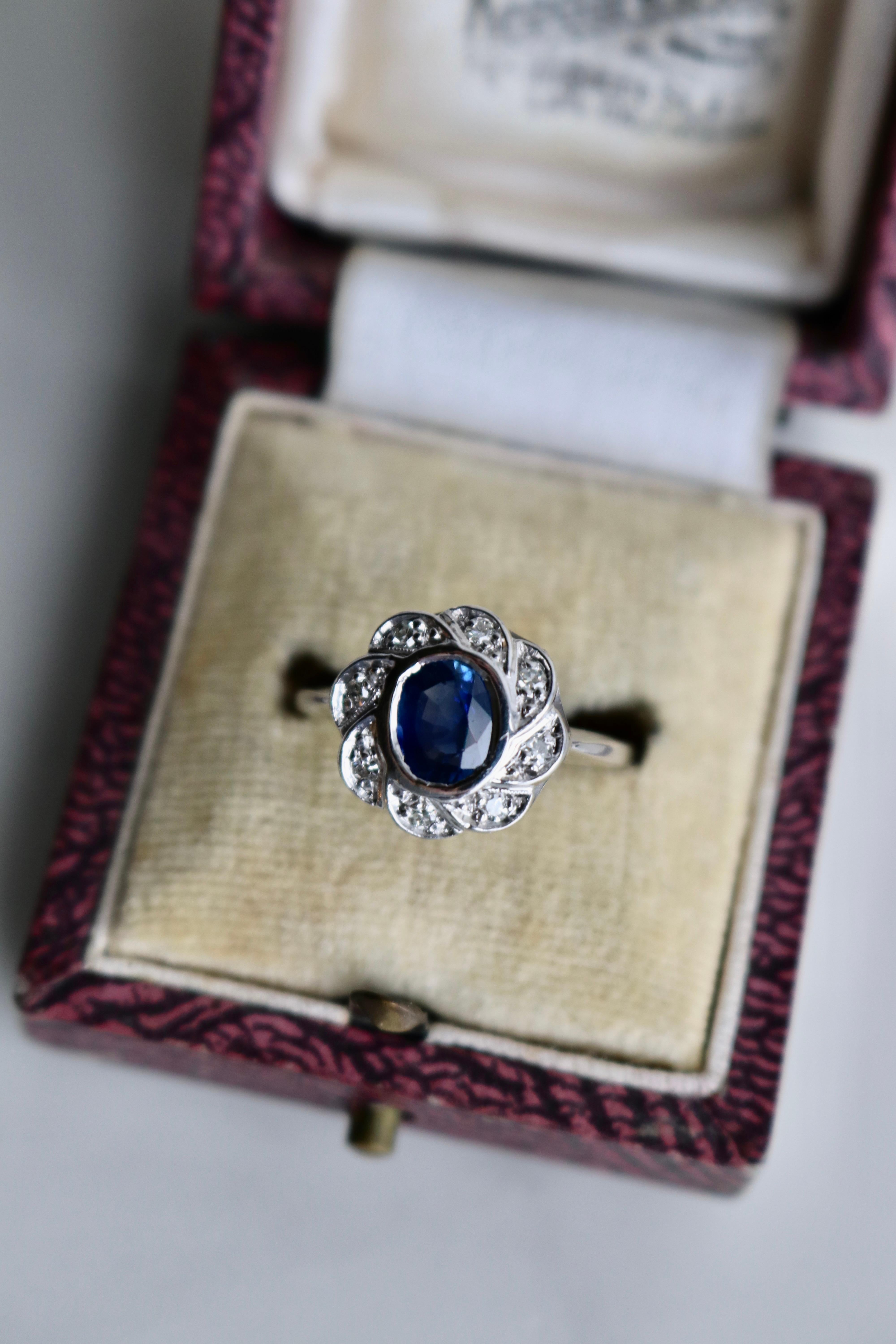 Art Deco Saphir und Diamant 14k Weißgold Cluster-Ring für Damen oder Herren im Angebot