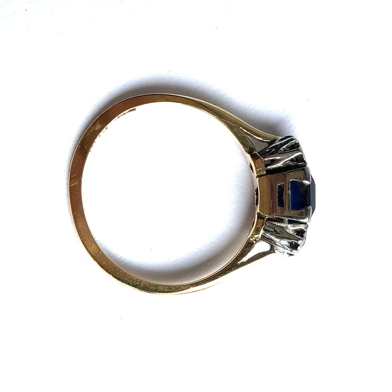 Art Deco Sapphire and Diamond 18 Carat Gold Three-Stone Ring In Good Condition For Sale In Chipping Campden, GB