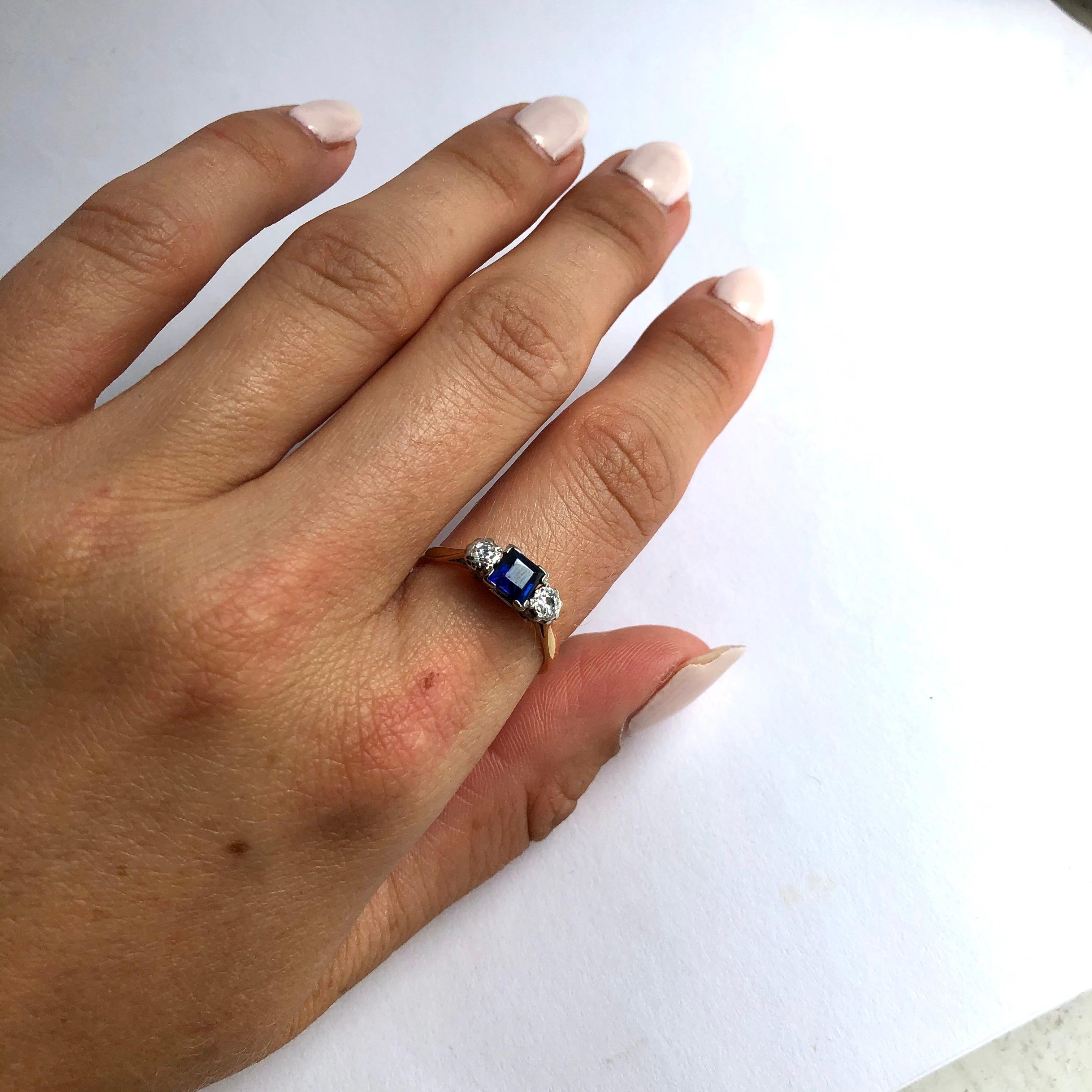 Women's Art Deco Sapphire and Diamond 18 Carat Gold Three-Stone Ring For Sale