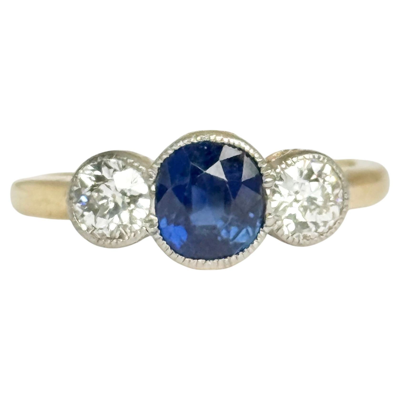 Art Deco Saphir und Diamant 18 Karat Gold Drei Stein Ring