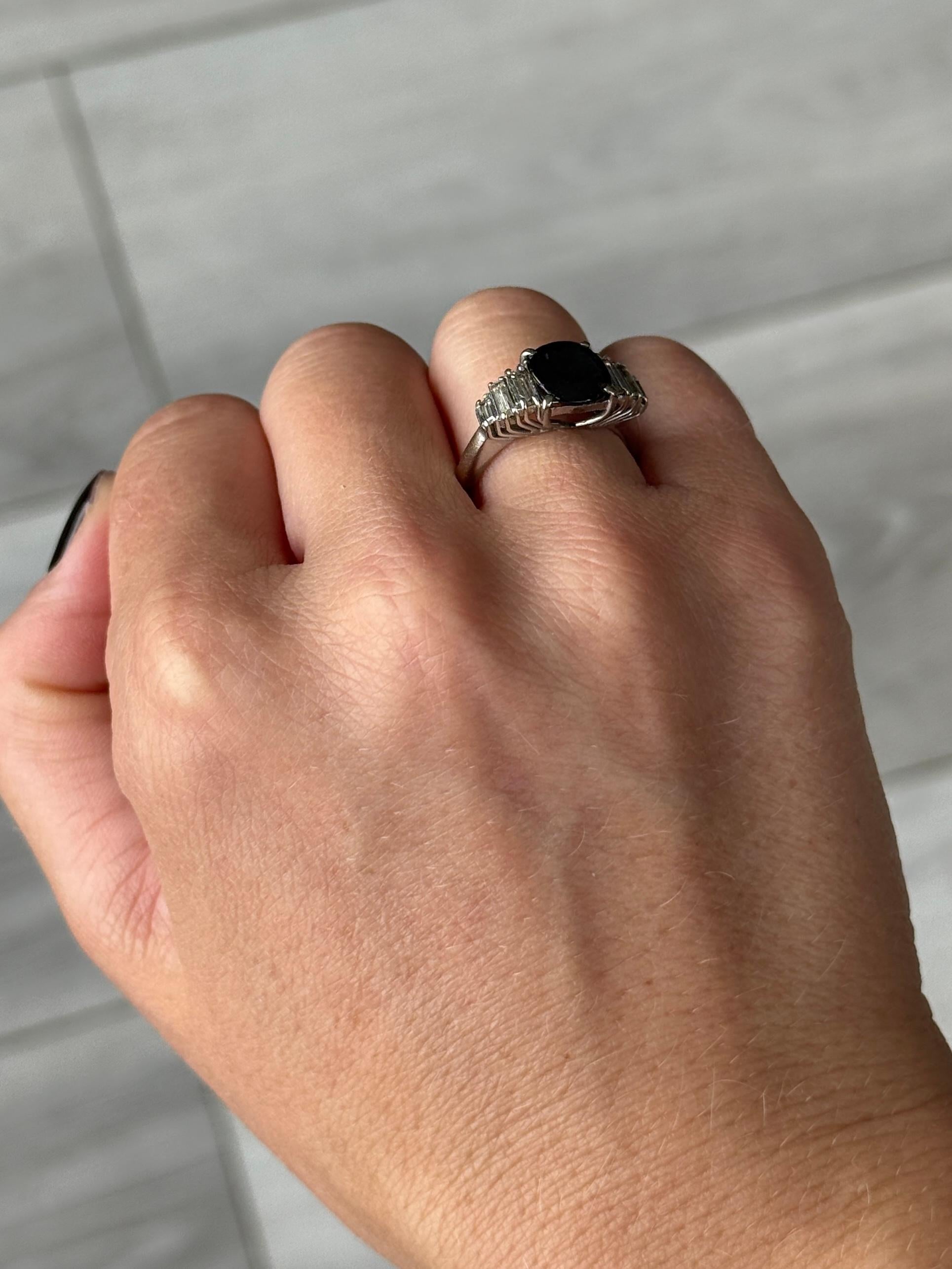 Bague solitaire en or blanc 18 carats saphir et diamant Art déco Pour femmes en vente
