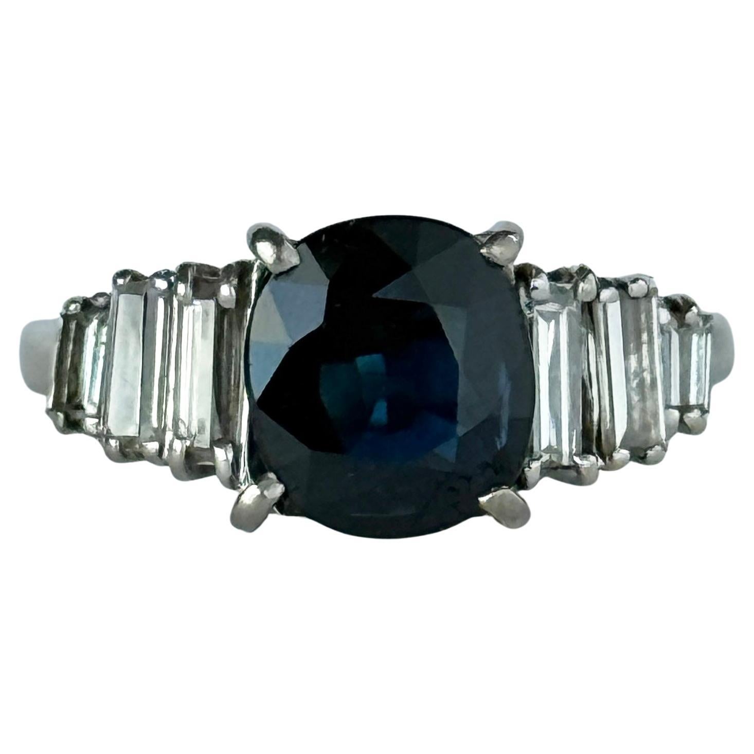 Bague solitaire en or blanc 18 carats saphir et diamant Art déco en vente