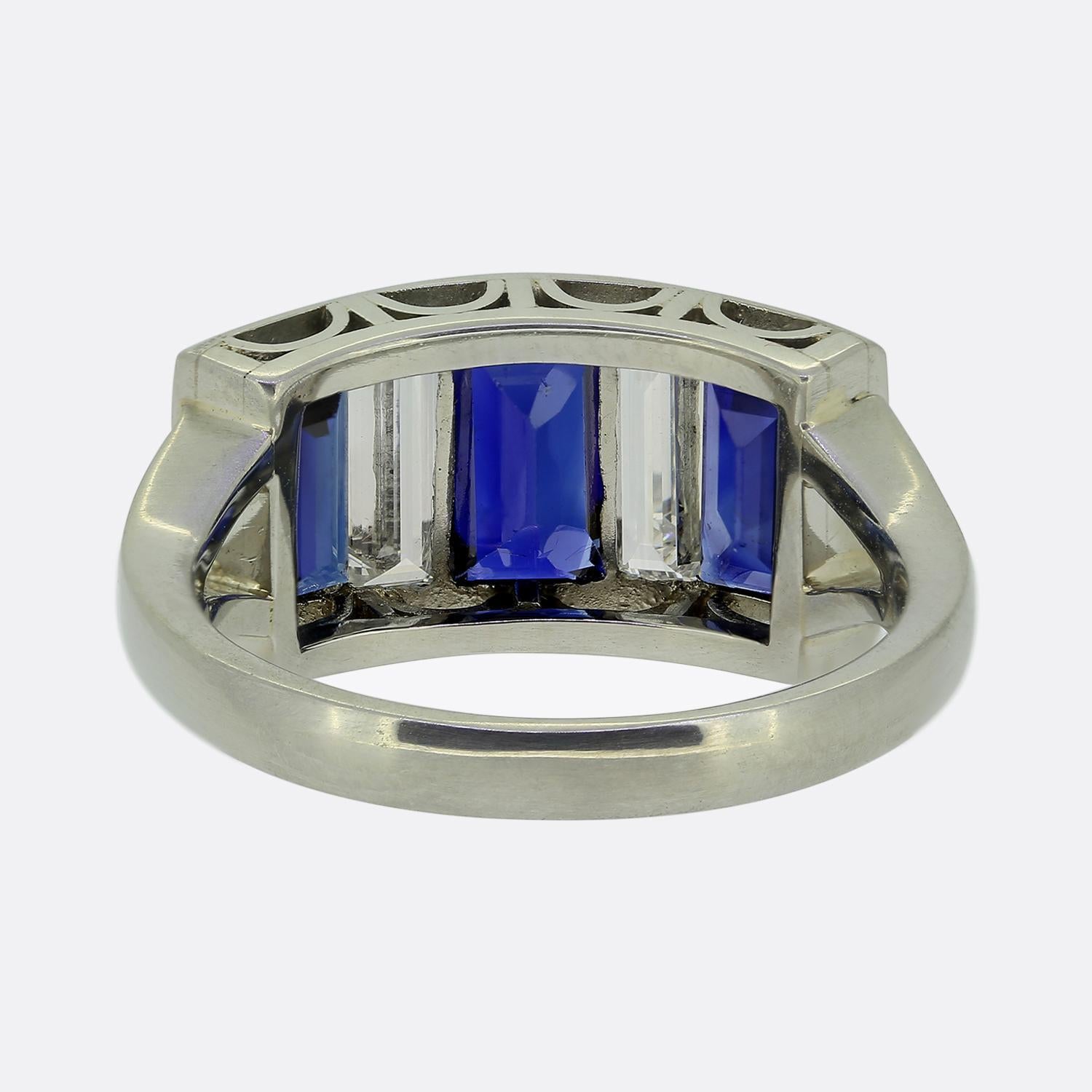 Bague art déco saphir et diamant taille baguette Bon état - En vente à London, GB