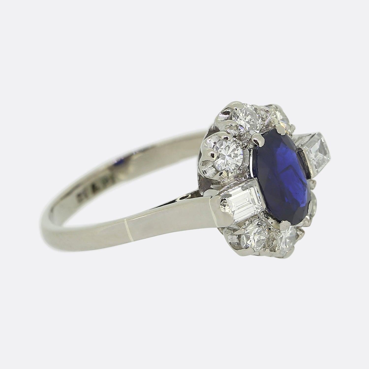 Art Deco Saphir- und Diamant-Cluster-Ring (Art déco) im Angebot