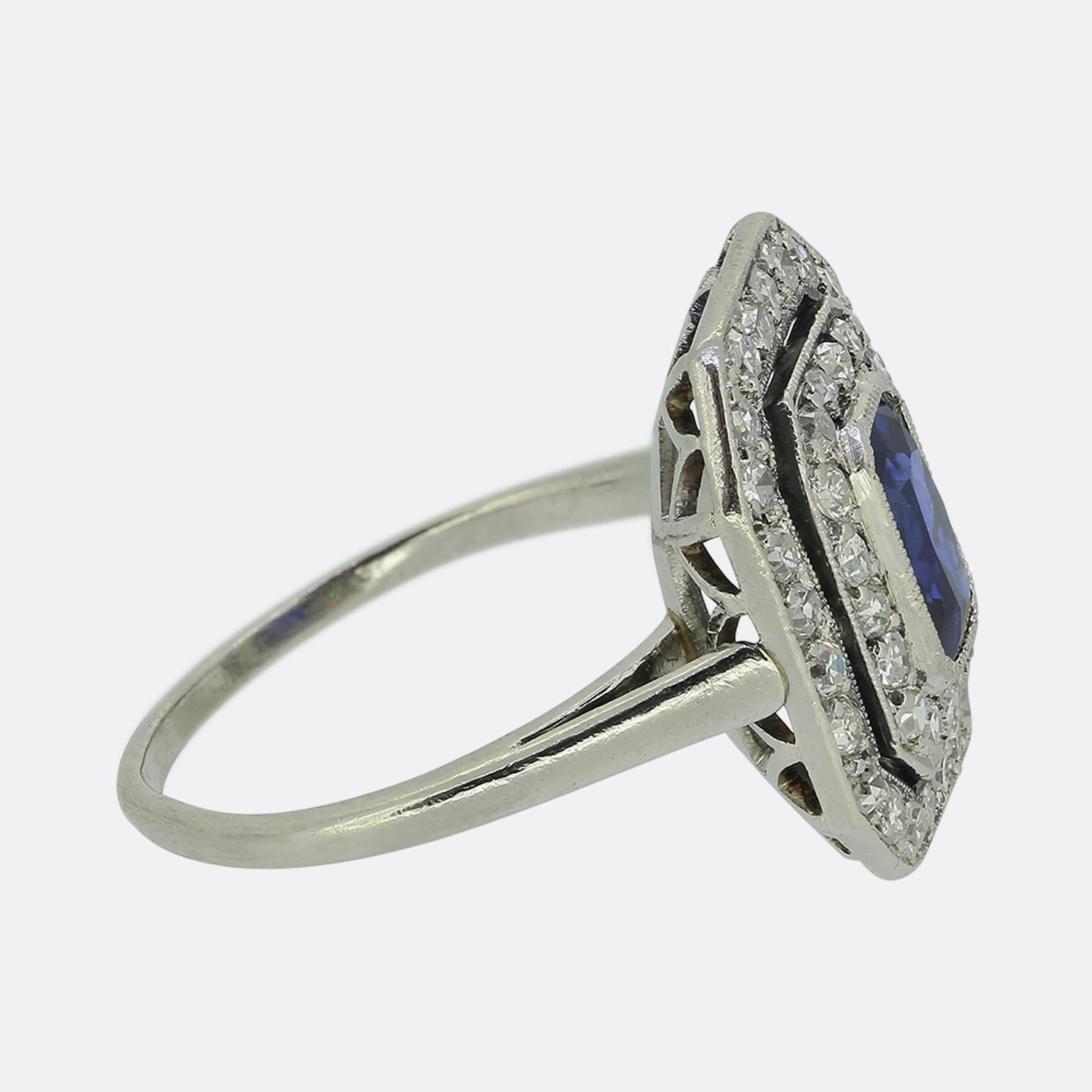 Art Deco Saphir- und Diamant-Cluster-Ring (Art déco) im Angebot