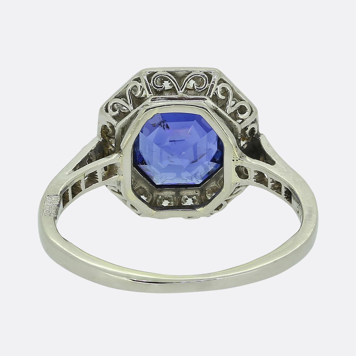 Art Deco Saphir- und Diamant-Cluster-Ring (Alteuropäischer Brillantschliff) im Angebot