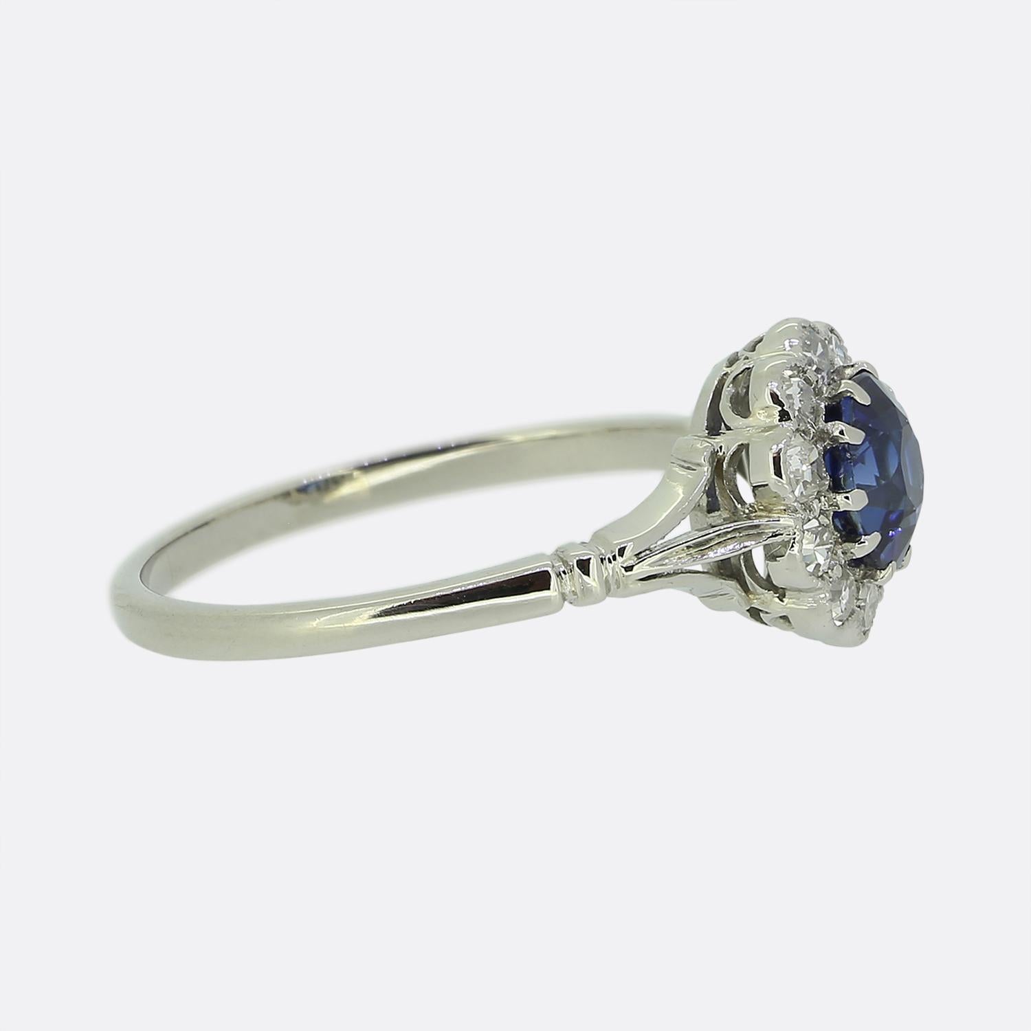 Art Deco Sapphire and Diamond Cluster Ring In Good Condition For Sale In London, GB