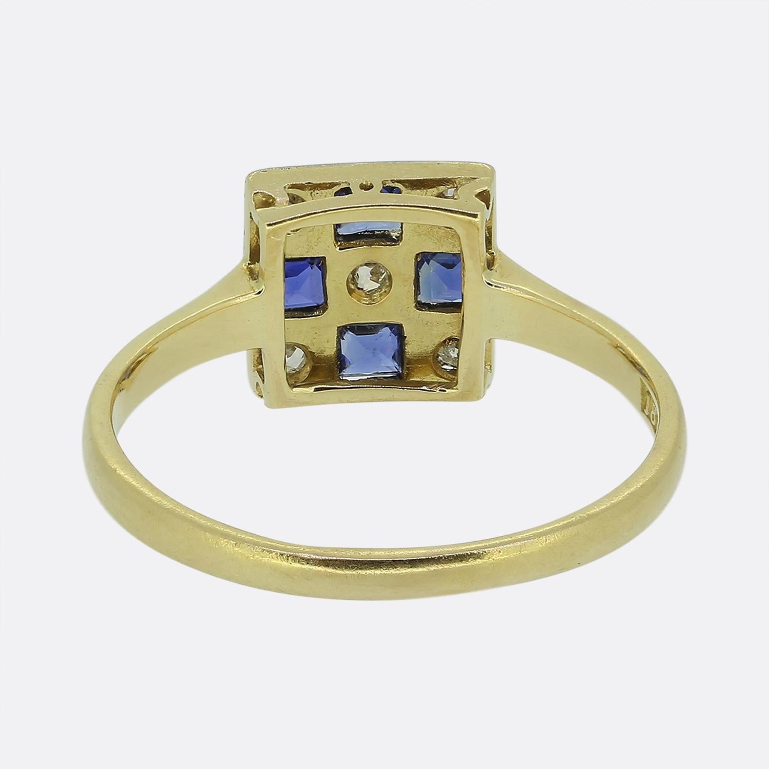 Art Deco Saphir- und Diamant-Cluster-Ring (Carréeschliff) im Angebot