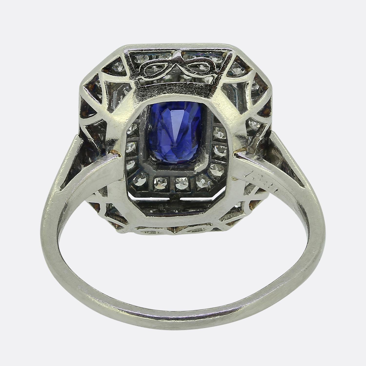 Art Deco Saphir- und Diamant-Cluster-Ring (Ovalschliff) im Angebot
