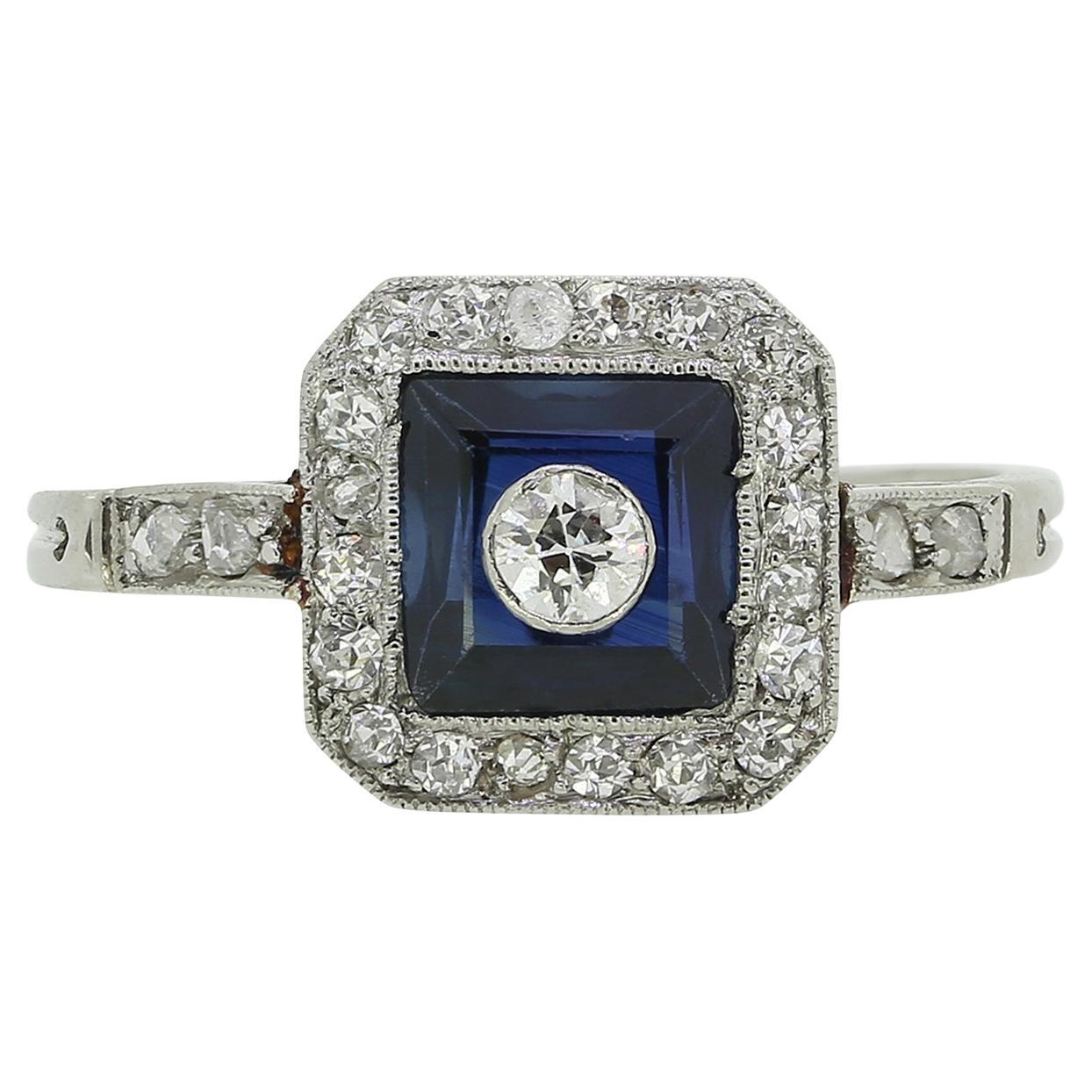 Anello Art Deco con zaffiro e diamante a grappolo