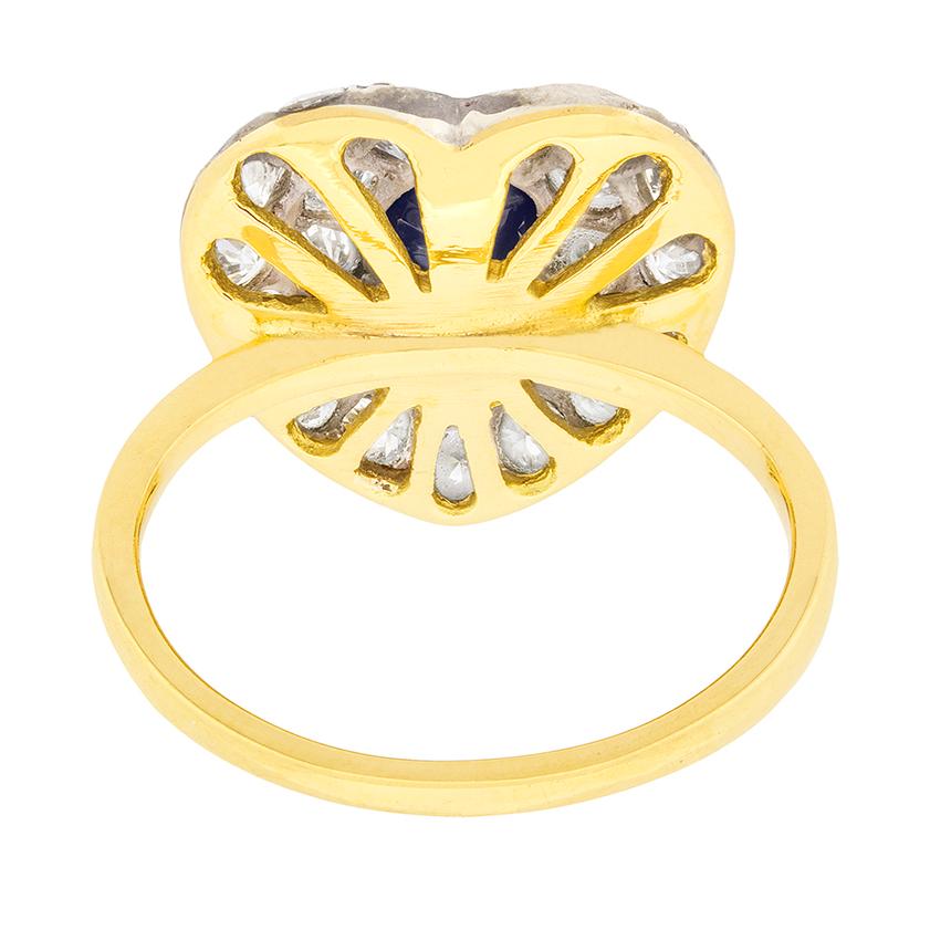 Taille coussin antique Bague Art Déco en forme de cœur en saphir et diamant, vers les années 1940 en vente