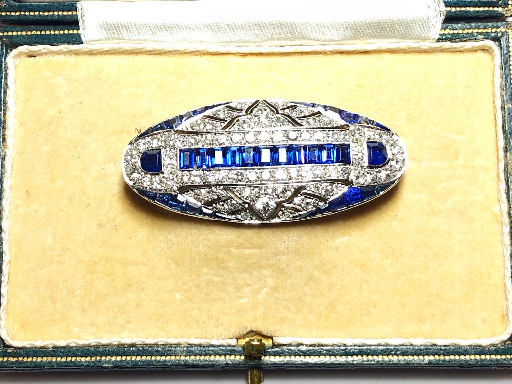 Art Deco Sapphire and Diamond Platinum Brooch In Good Condition In London, GB