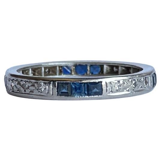 Platin-Eternity-Ring mit Saphiren und Diamanten im Art déco-Stil