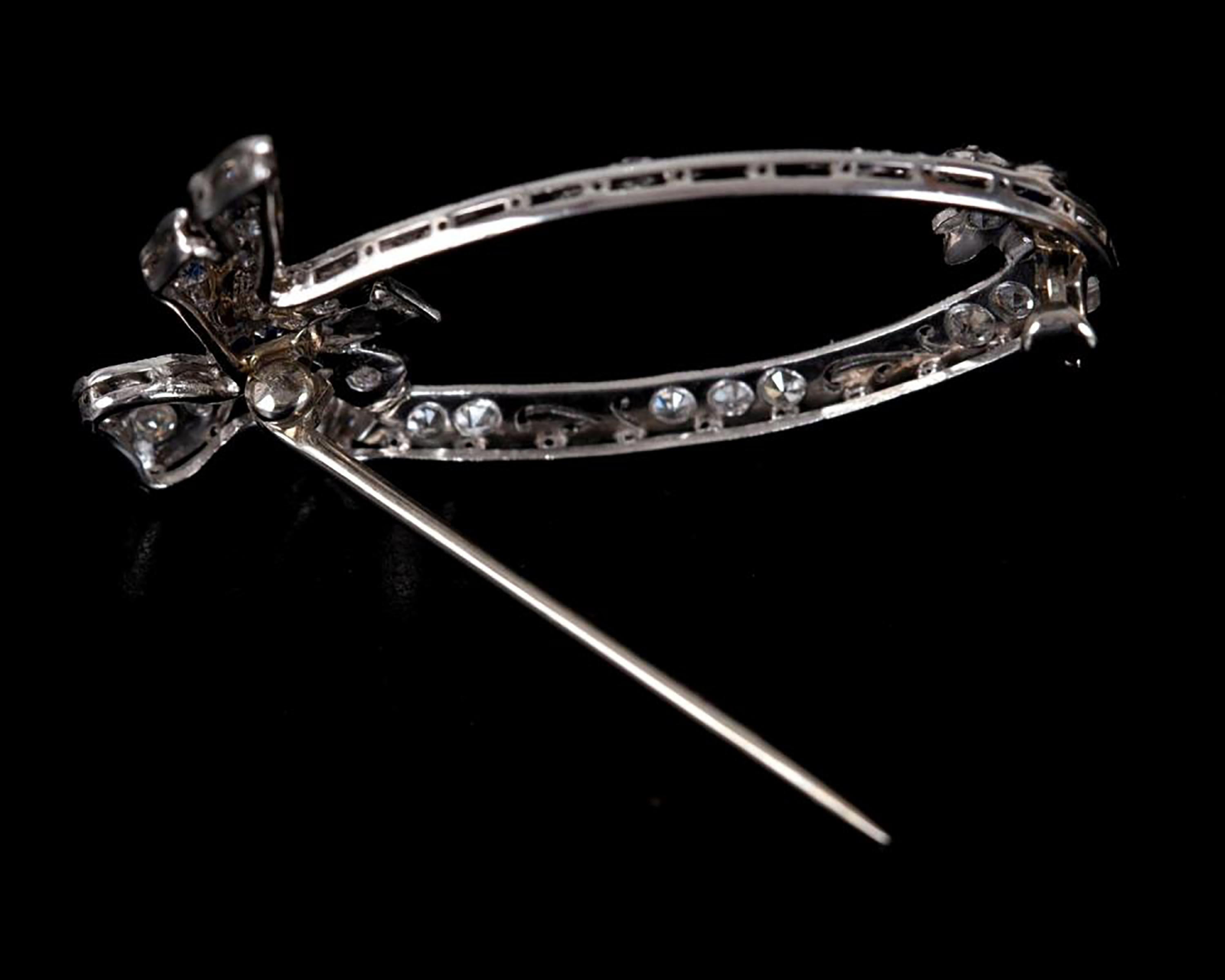 Broche Art Decó Zafiro Diamante Platino Grabado a Mano Lazo Millgrain 1,30 Pulgadas en venta 2
