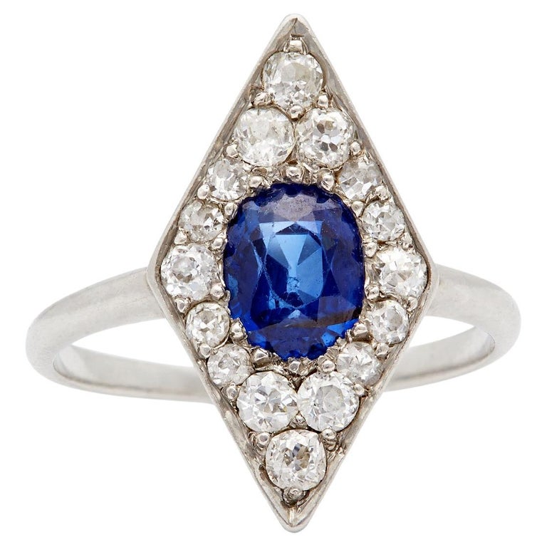 Art Deco Sapphire and Diamond Platinum Rhombus Ring For Sale at 1stDibs