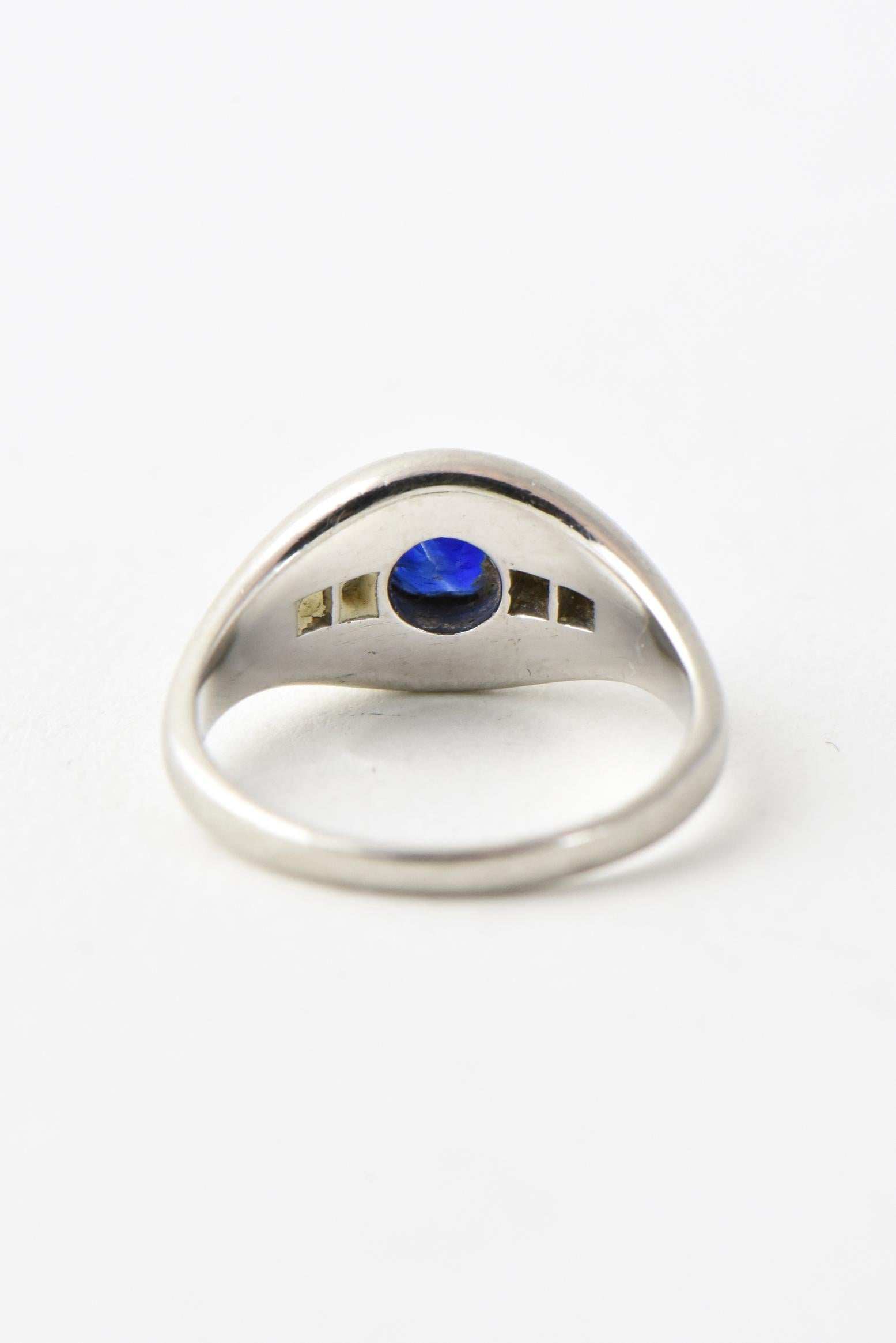 Art Deco Sapphire and Diamond Platinum Ring For Sale 1