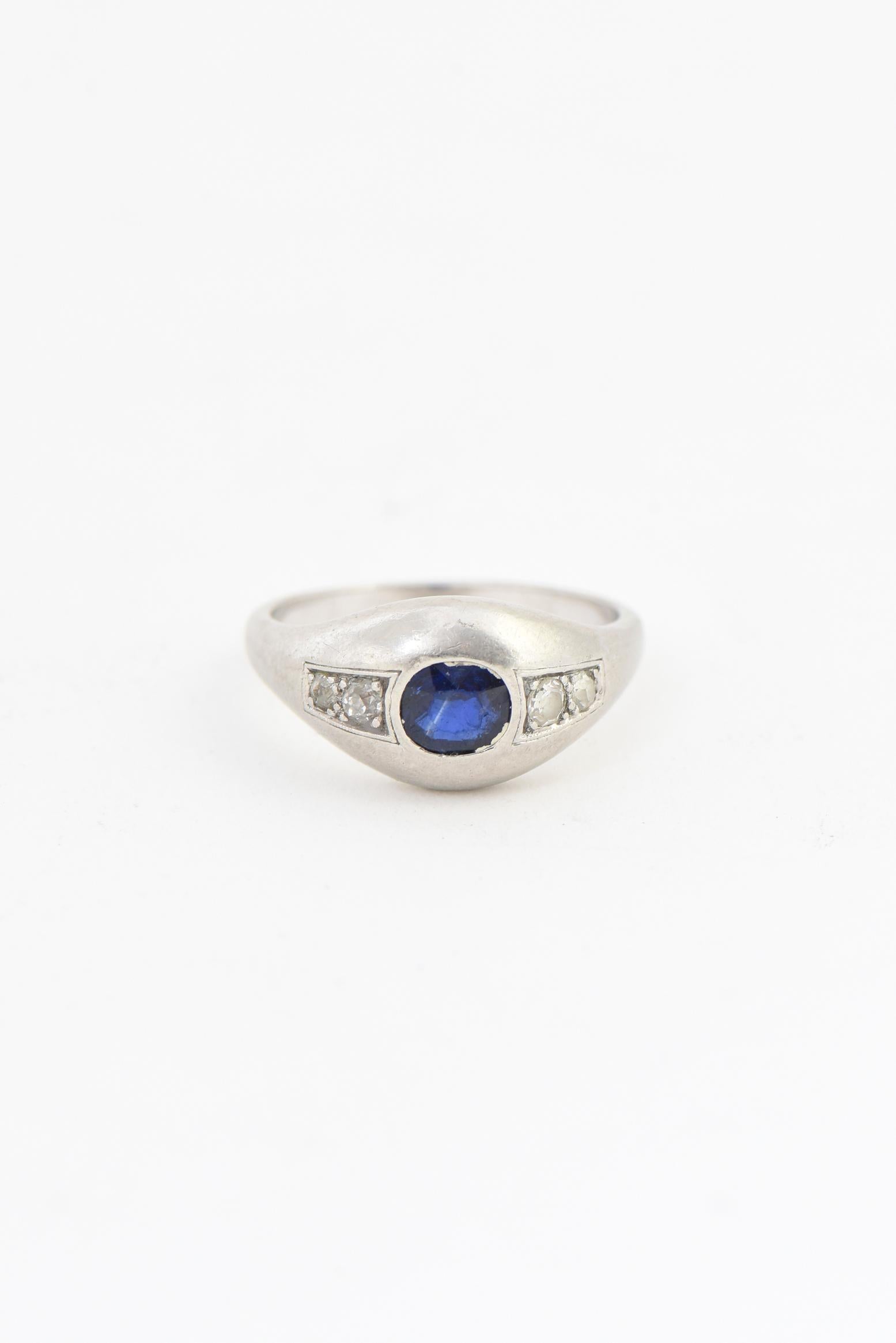 Art Deco Sapphire and Diamond Platinum Ring For Sale 4