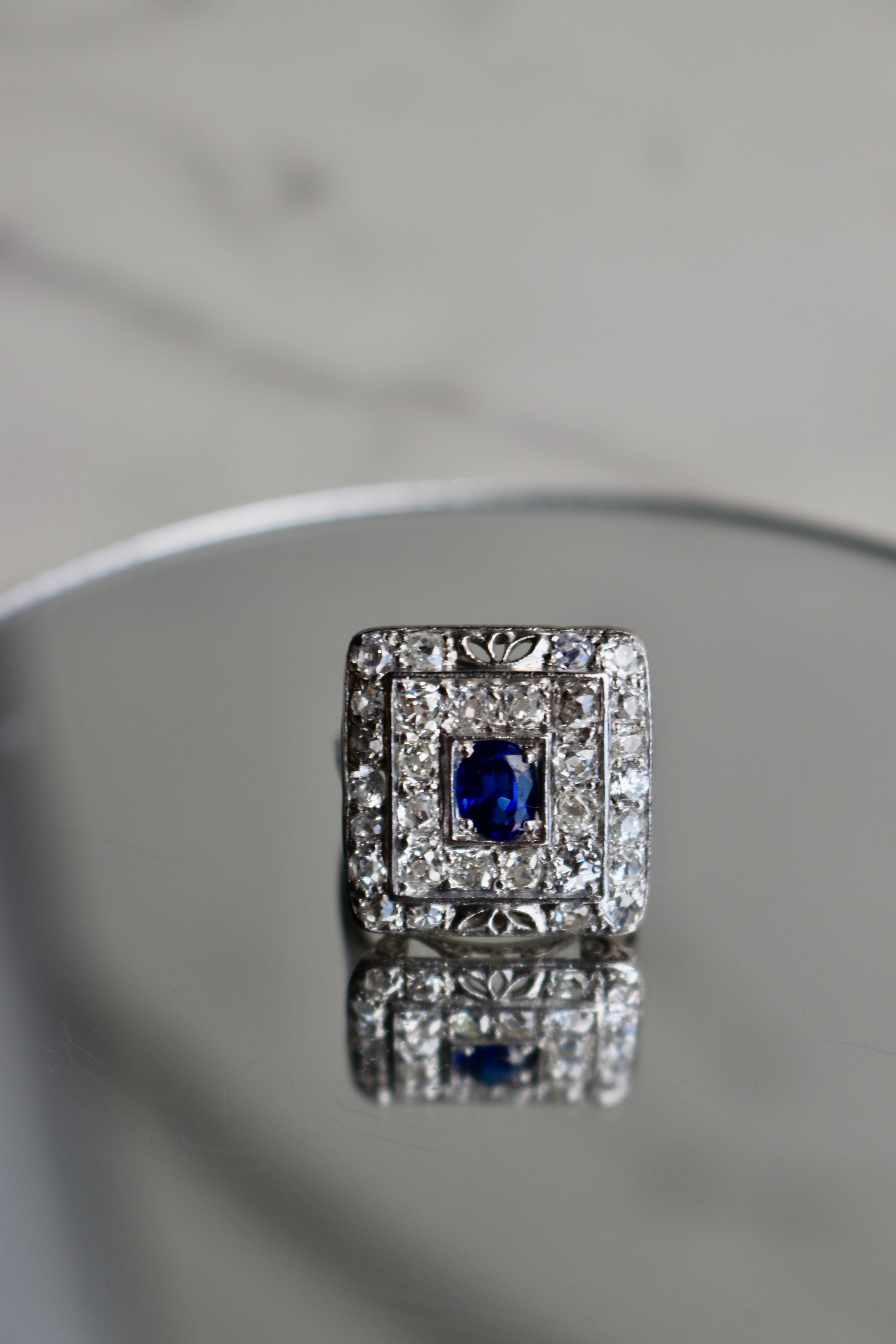 Art Deco Sapphire and Diamond Platinum Square Ring For Sale 1