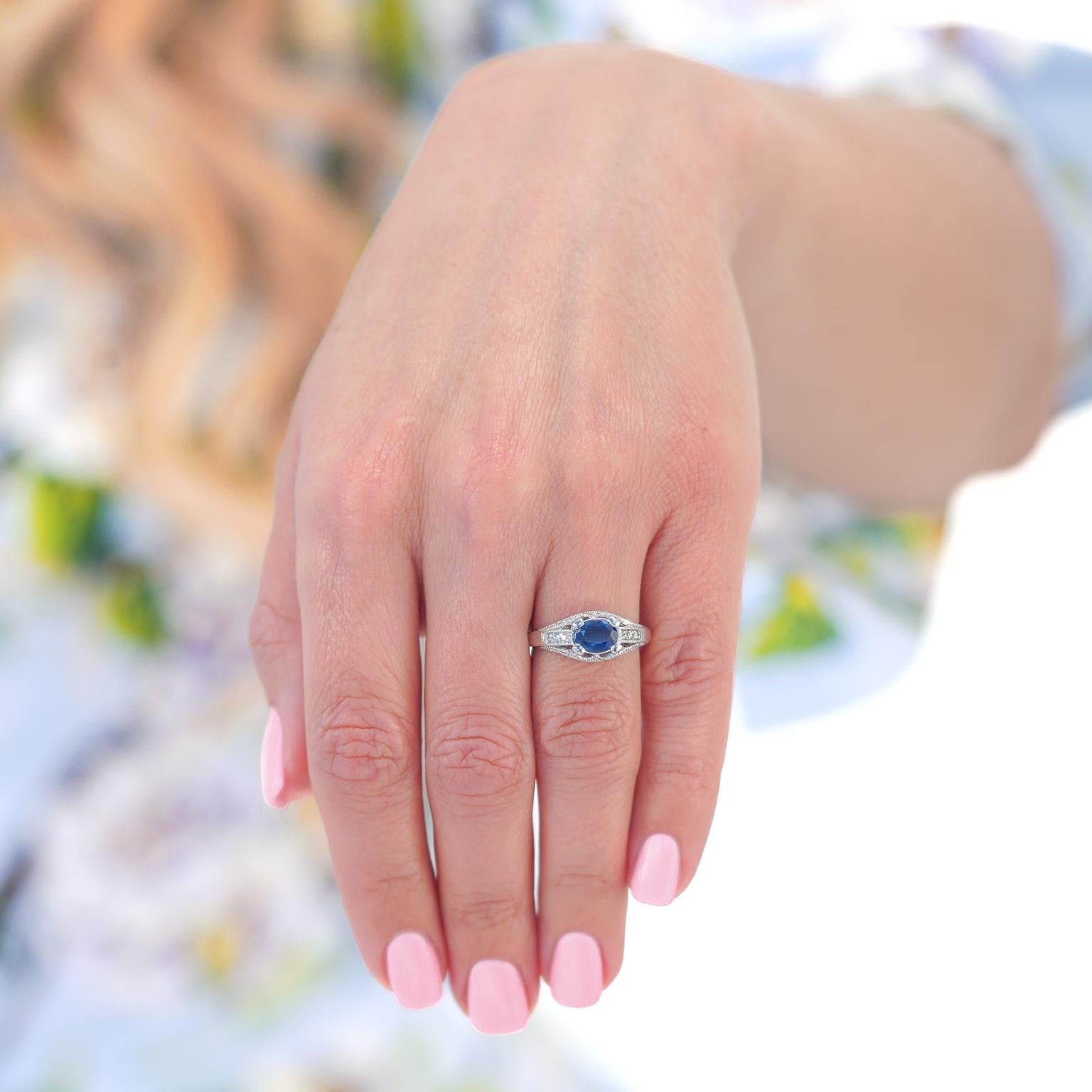 Art déco-Ring mit Saphiren und Diamanten im Zustand „Hervorragend“ im Angebot in Litchfield, CT
