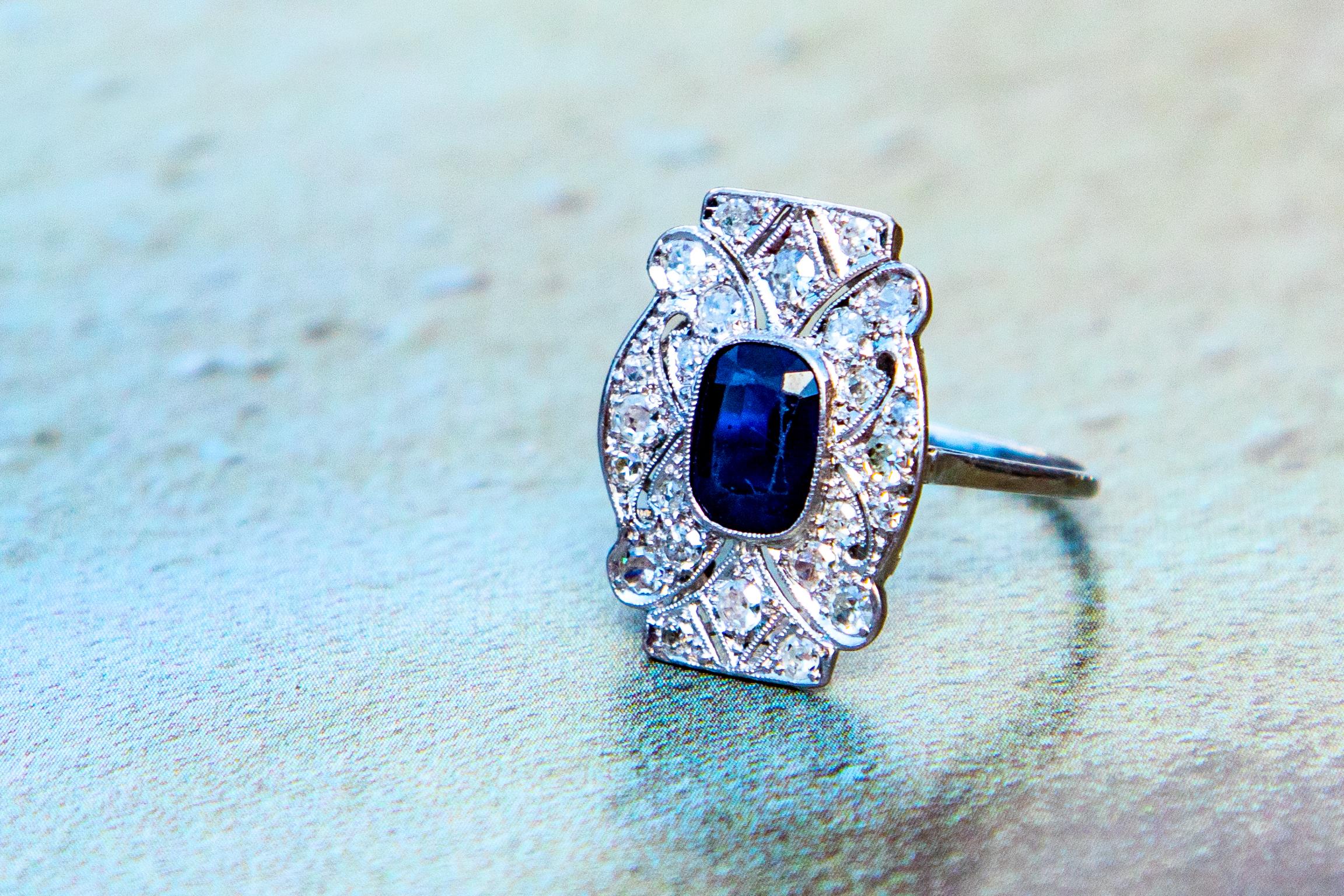 Art Deco Sapphire and Diamond Ring In Excellent Condition For Sale In Chipping Campden, GB