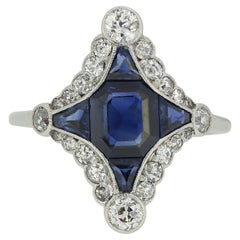 Art déco-Ring mit Saphiren und Diamanten