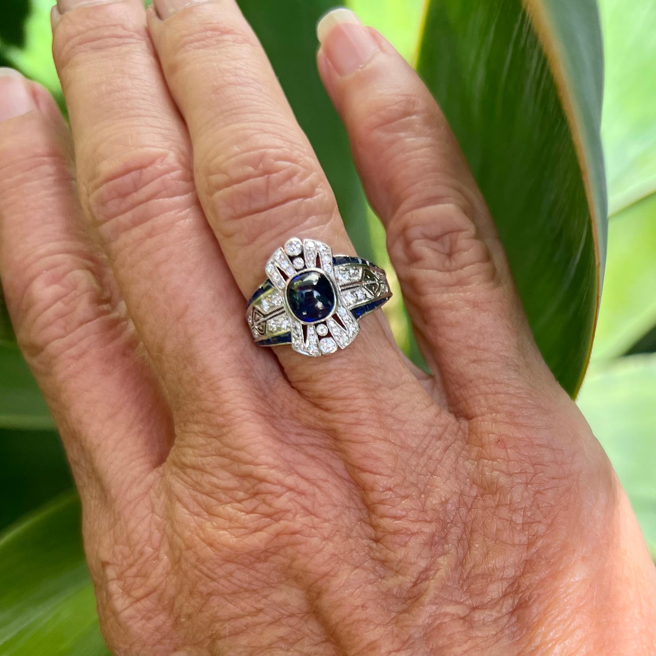 Cabochon Art Deco Sapphire 1.0 carat and Diamond Ring Set in Platinum Circa 1920's For Sale