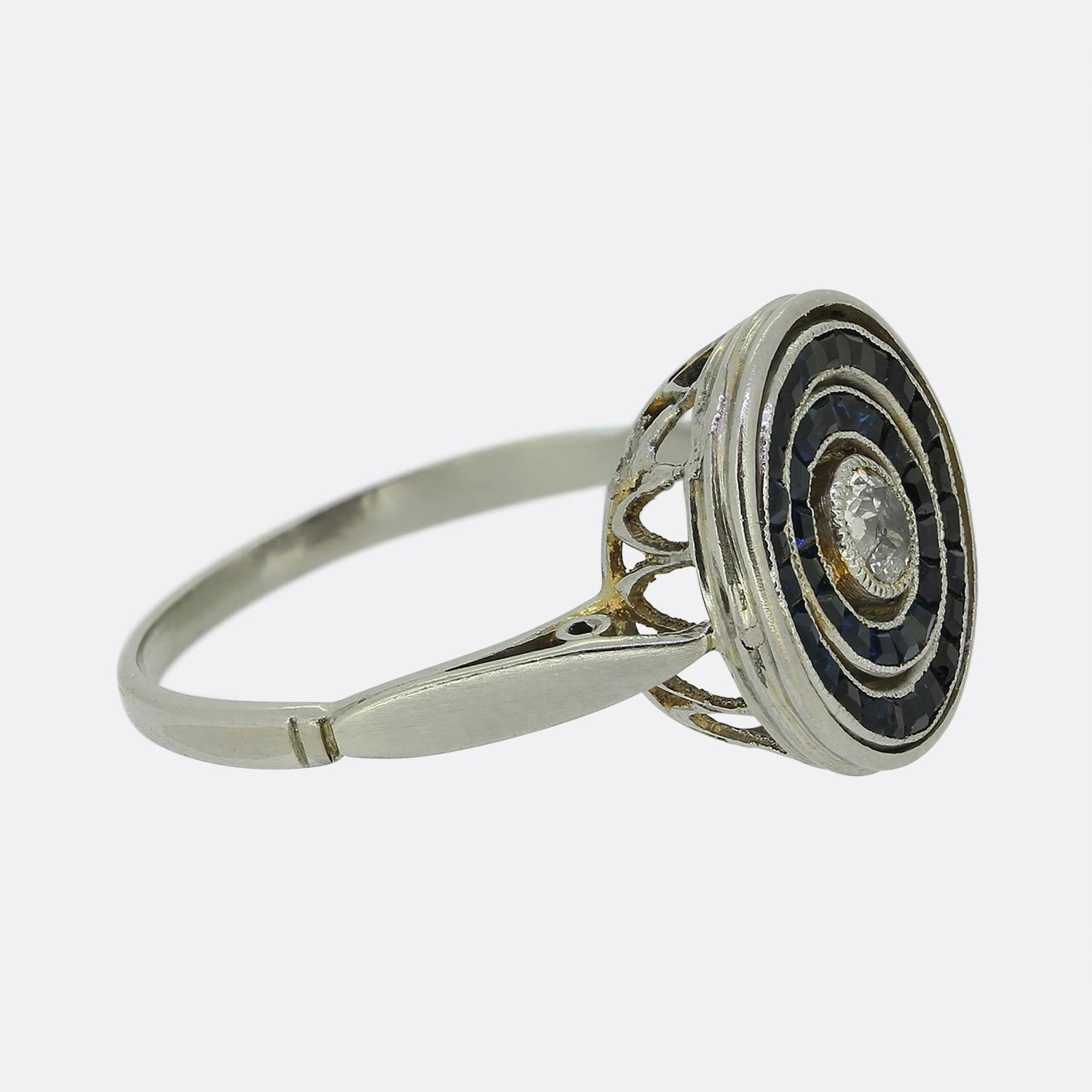 Art Déco Anello Art Deco con zaffiro e diamante Target Flip in vendita