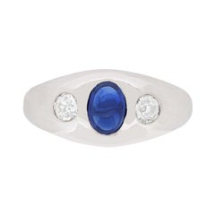 Anillo Art Déco de zafiro y diamantes con tres piedras, hacia 1920