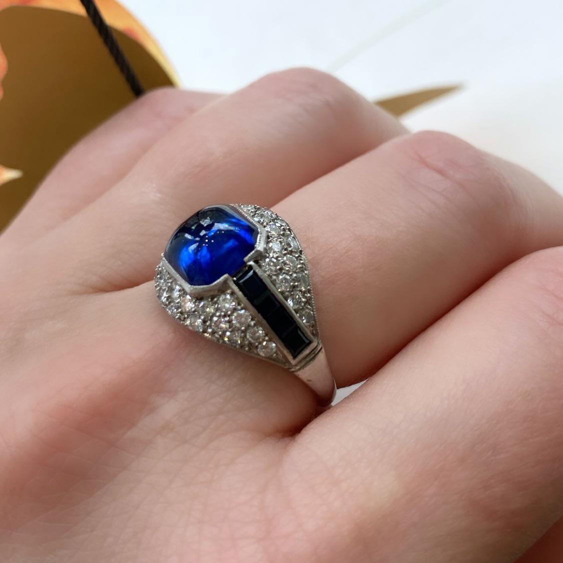 Art Deco Sapphire and Platinum Ring For Sale 2
