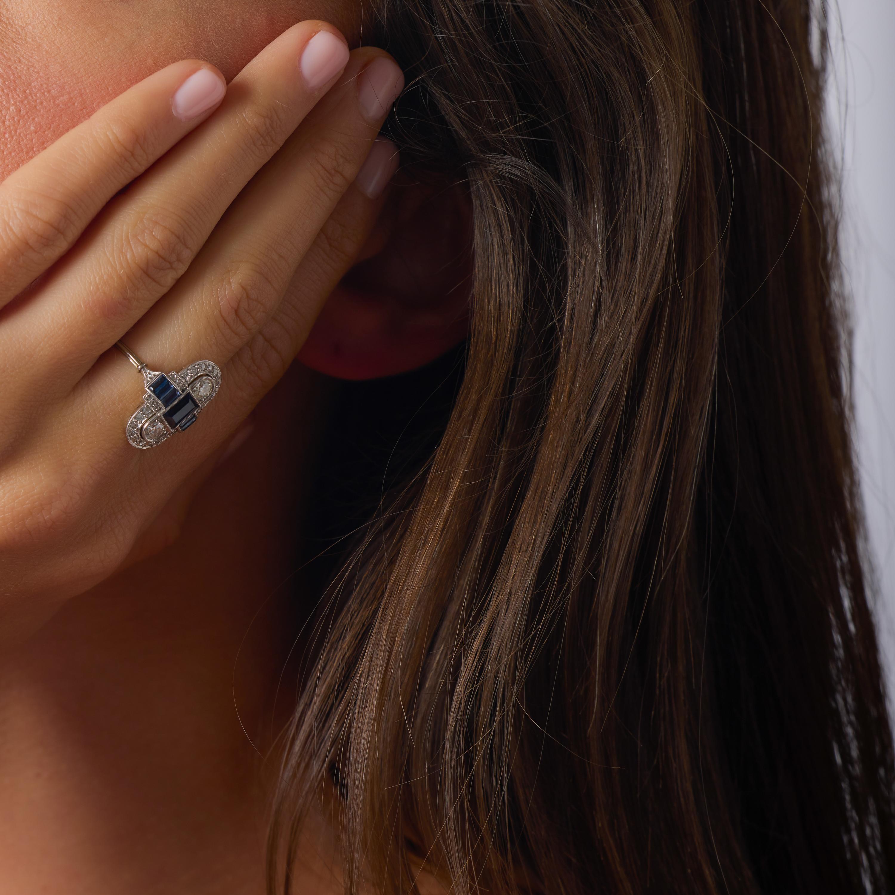 Anillo Art Déco zafiro diamante oro amarillo 18k Corte baguette en venta