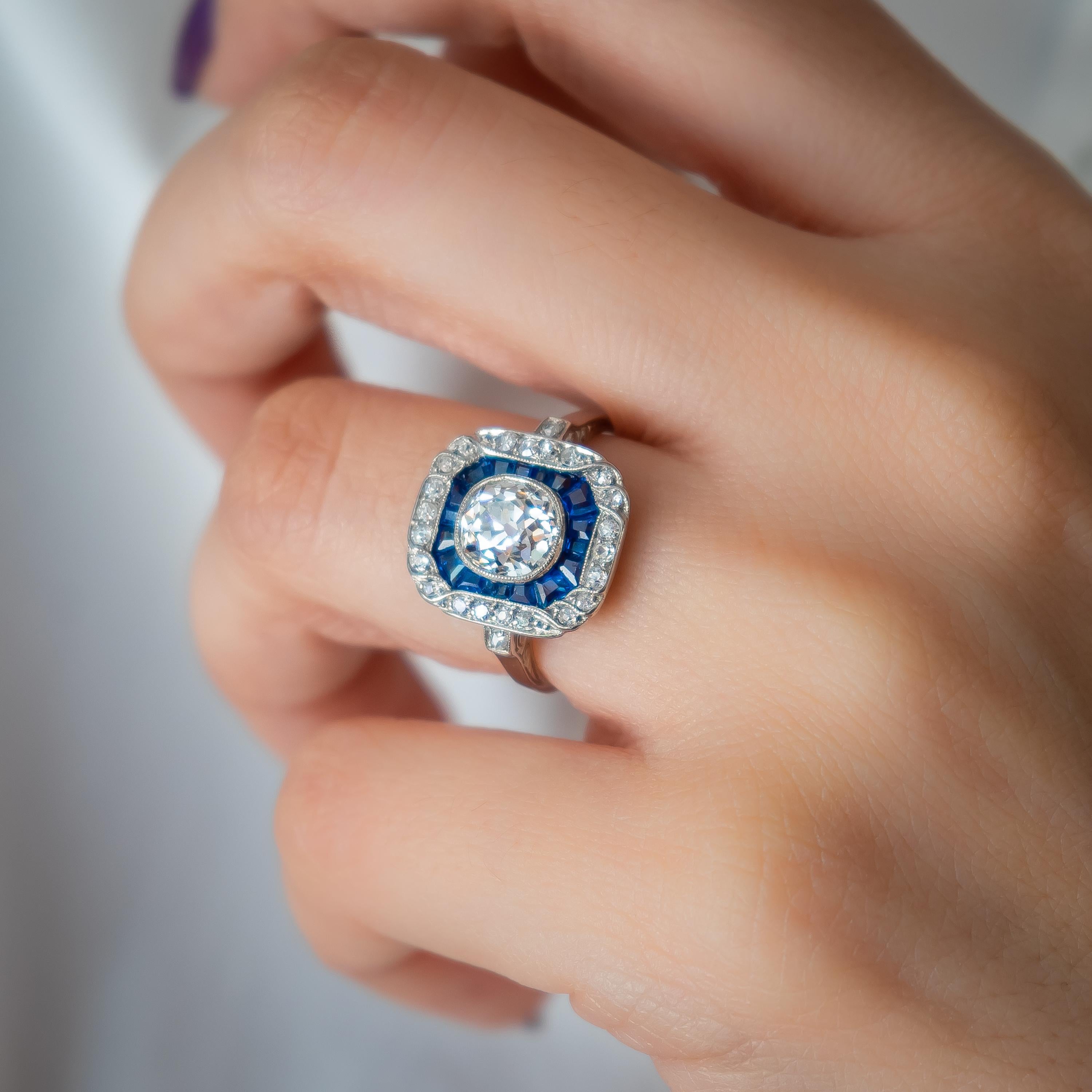 Art Deco Ring aus Platin mit Saphiren, Diamanten und Platin, 1,30 Karat (Art déco) im Angebot