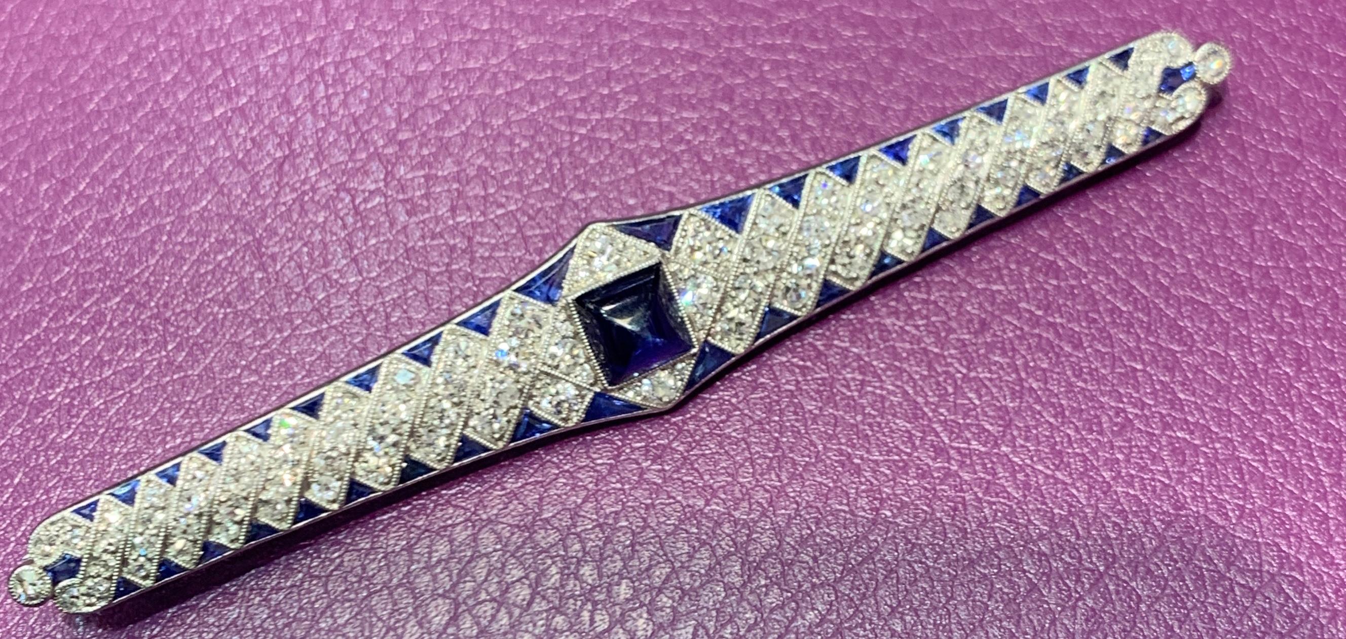 Art Deco Sapphire & Diamond Bar Brooch, Circa 1930
1 cabochon sapphire, 42 sapphires & 86 round cut diamonds
Measurements: 3