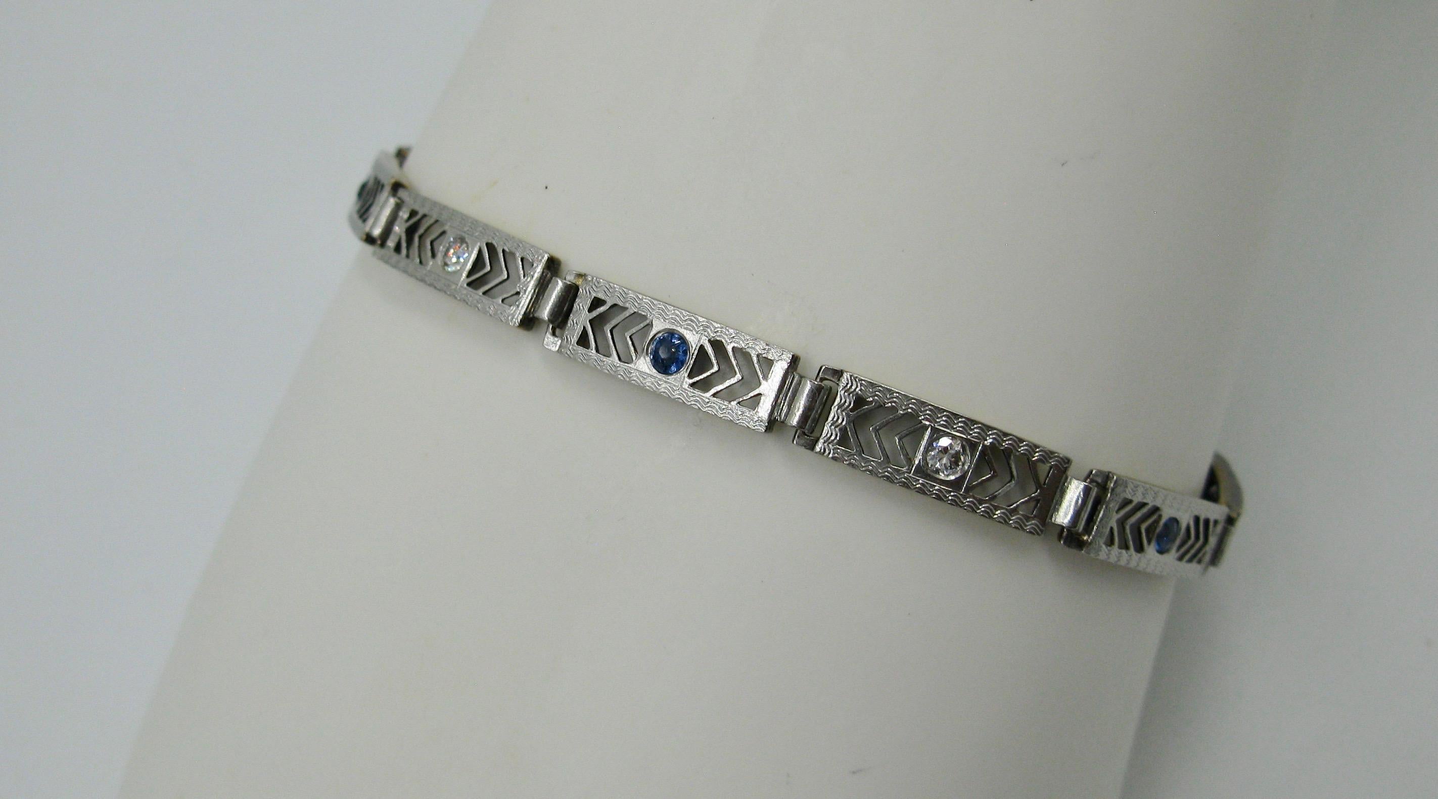 Art déco Bracelet Art Déco en or blanc 14 carats avec saphir GH VS et diamants taille vieille mine de style édouardien en vente