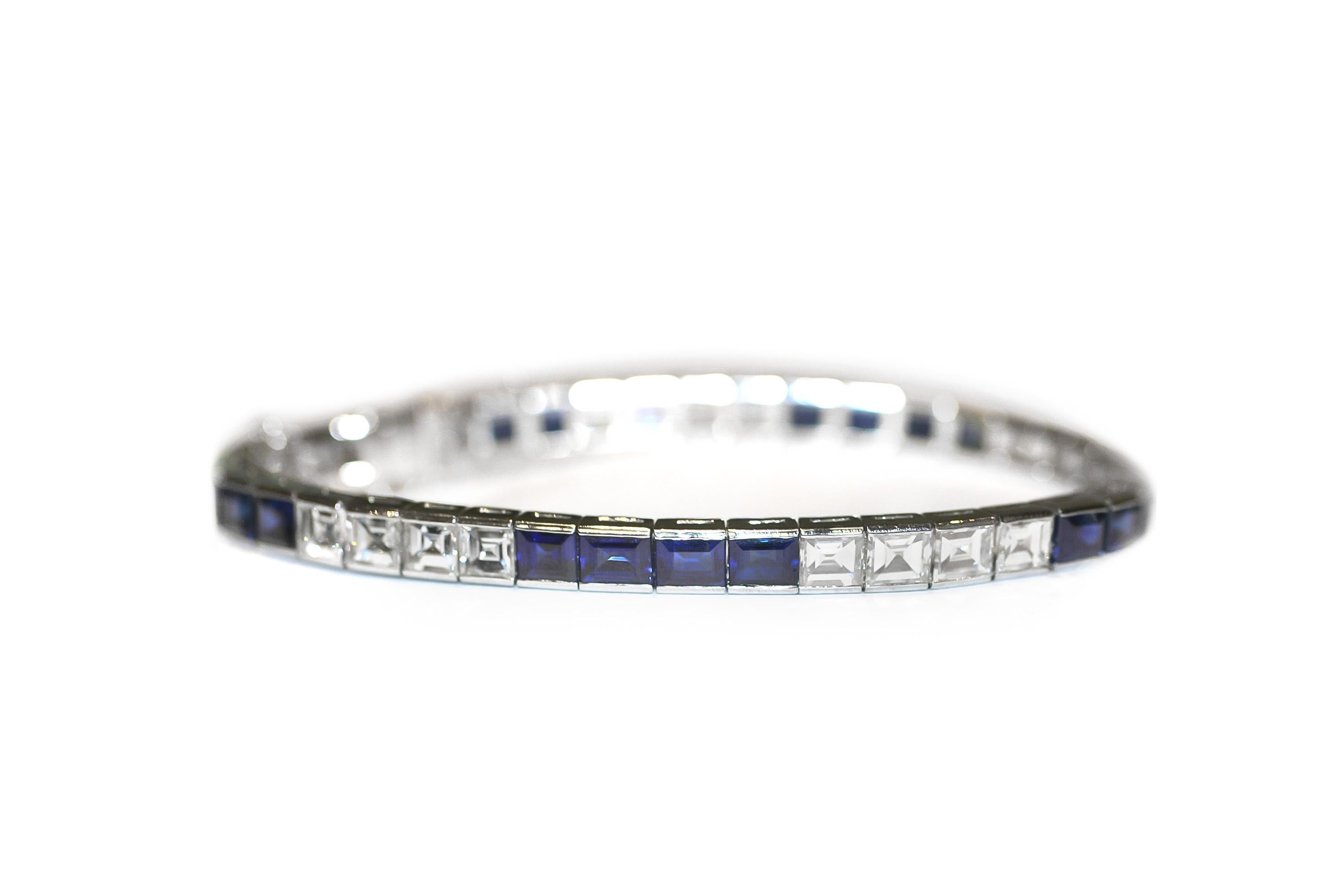 Armband mit blauen Saphiren und Diamanten im Art-Déco-Stil, gefertigt aus Platin 