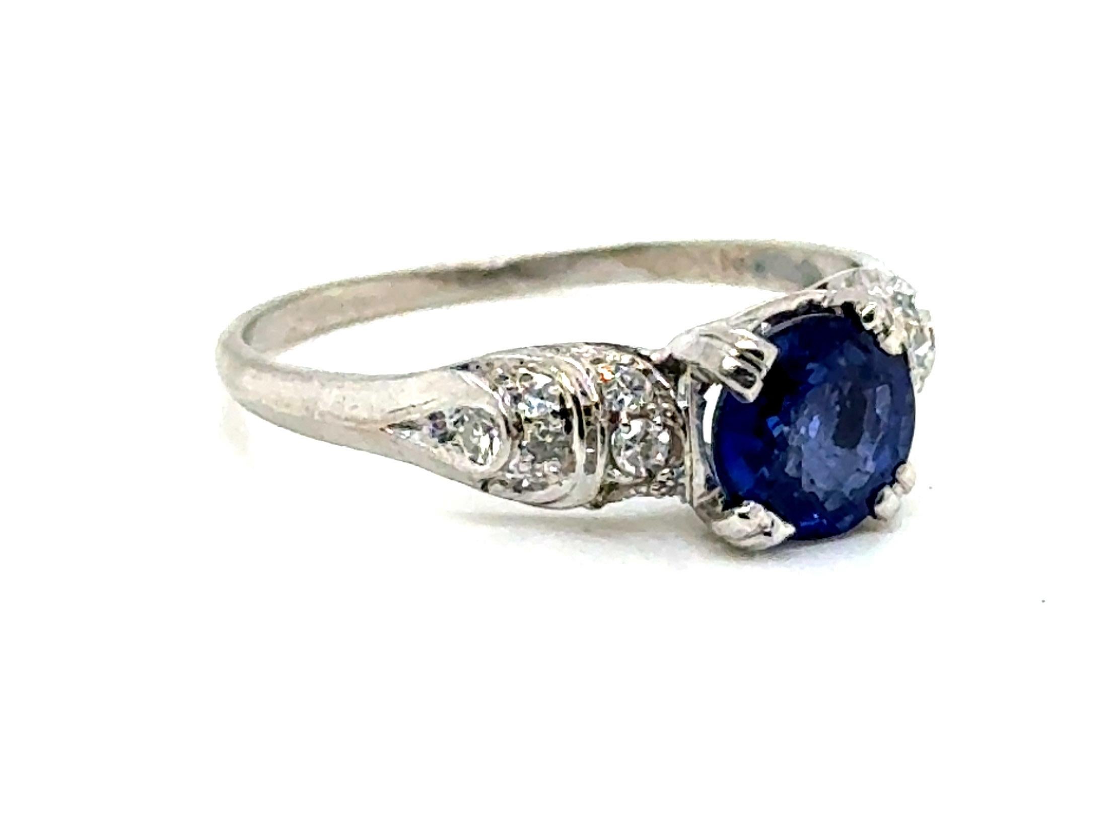 Autentico anello originale Art Deco antico degli anni '30 con zaffiro e diamante da 1,25 ct in platino vintage


Al centro c'è un autentico zaffiro rotondo blu naturale da 1 centesimo.

90% Platino e 10% Iridio. Non fanno più platino come questo,