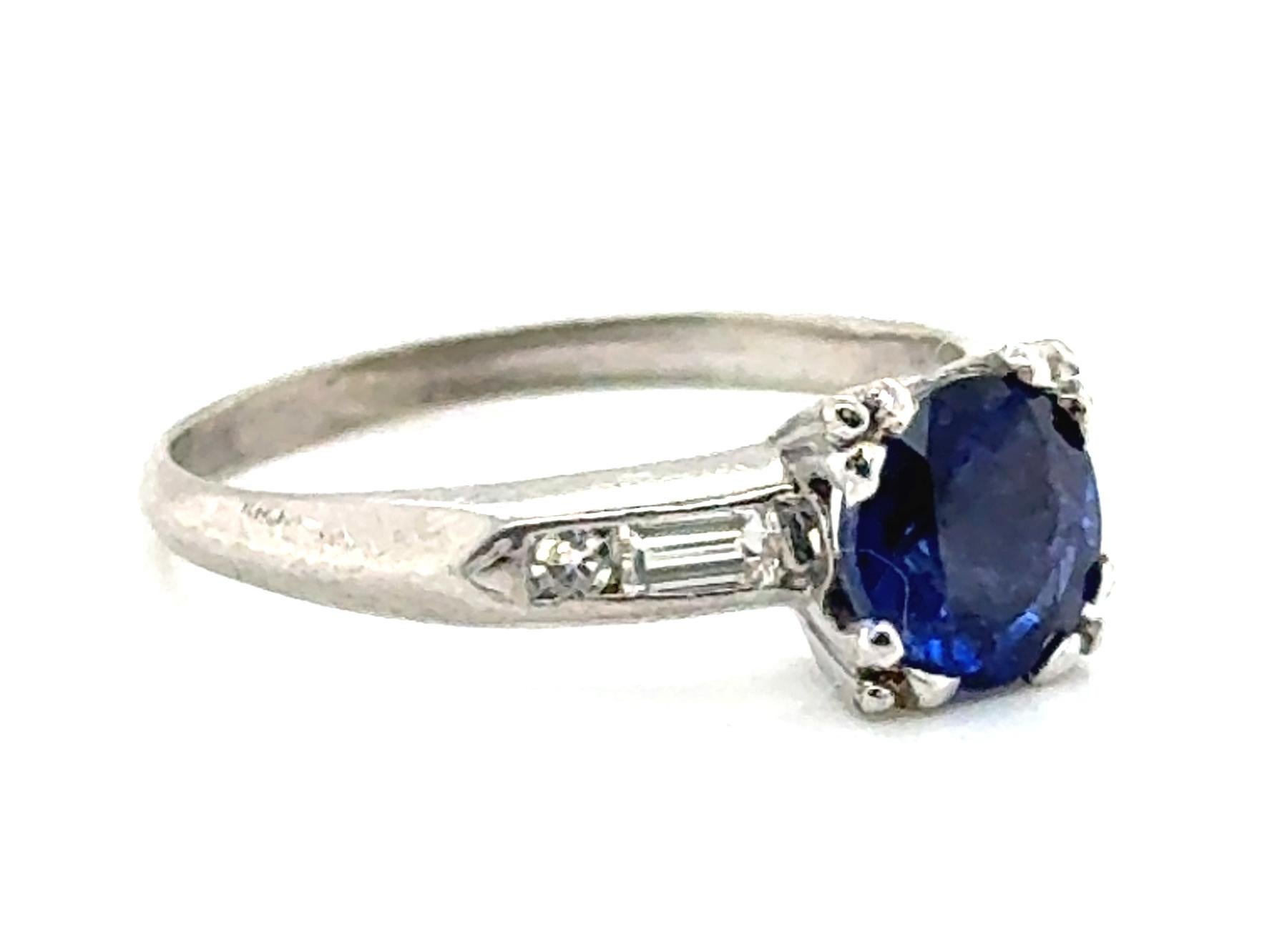 Anillo original Art Decó Antiguo de 1930 Zafiro y Diamante 1,37ct Platino Vintage


Con un zafiro redondo azul natural auténtico de 1.17 ct en el centro

Pieza de marca

Zafiro 100% natural y diamantes minados 

Peso de 1.37 quilates de zafiro y