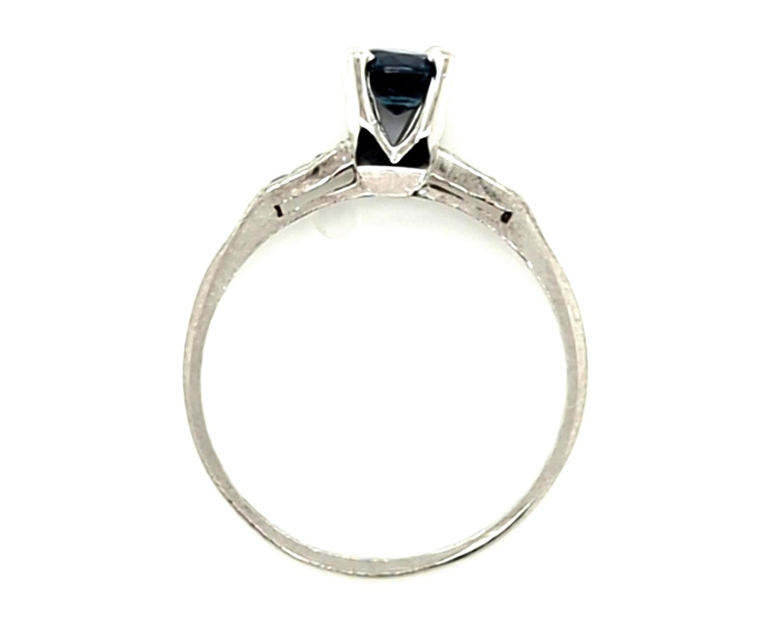 Véritable bague originale Arte Antiques de 1937 saphir et diamant .70ct Vintage Platine


Au centre, un saphir rond bleu véritable de 60 ct.

Avec son charme unique, cette bague constitue une alternative parfaite à une bague de fiançailles, 

90 %