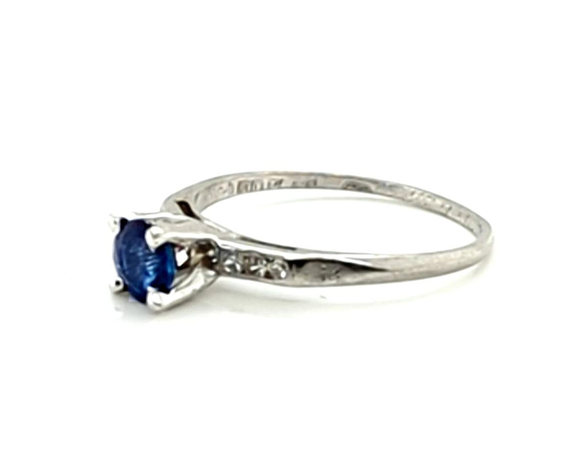 Art déco Arte Antiques Bague de fiançailles saphir diamant .70ct Original 1937 Antique Platinum en vente