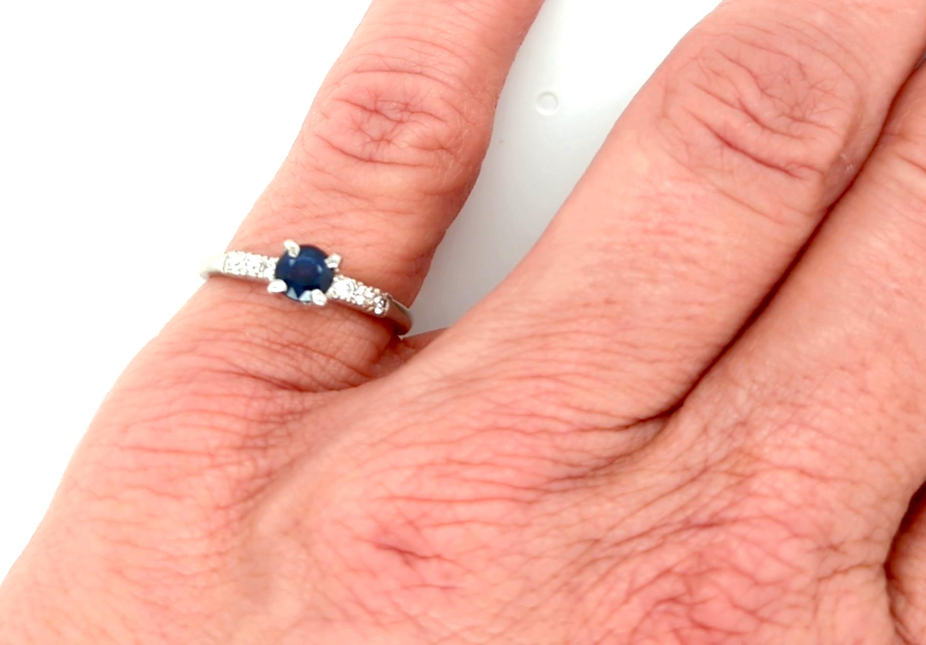 Donna Anello di fidanzamento con diamante e zaffiro Art Deco con 0,88 carati, originale dei primi anni '30, antico. in vendita