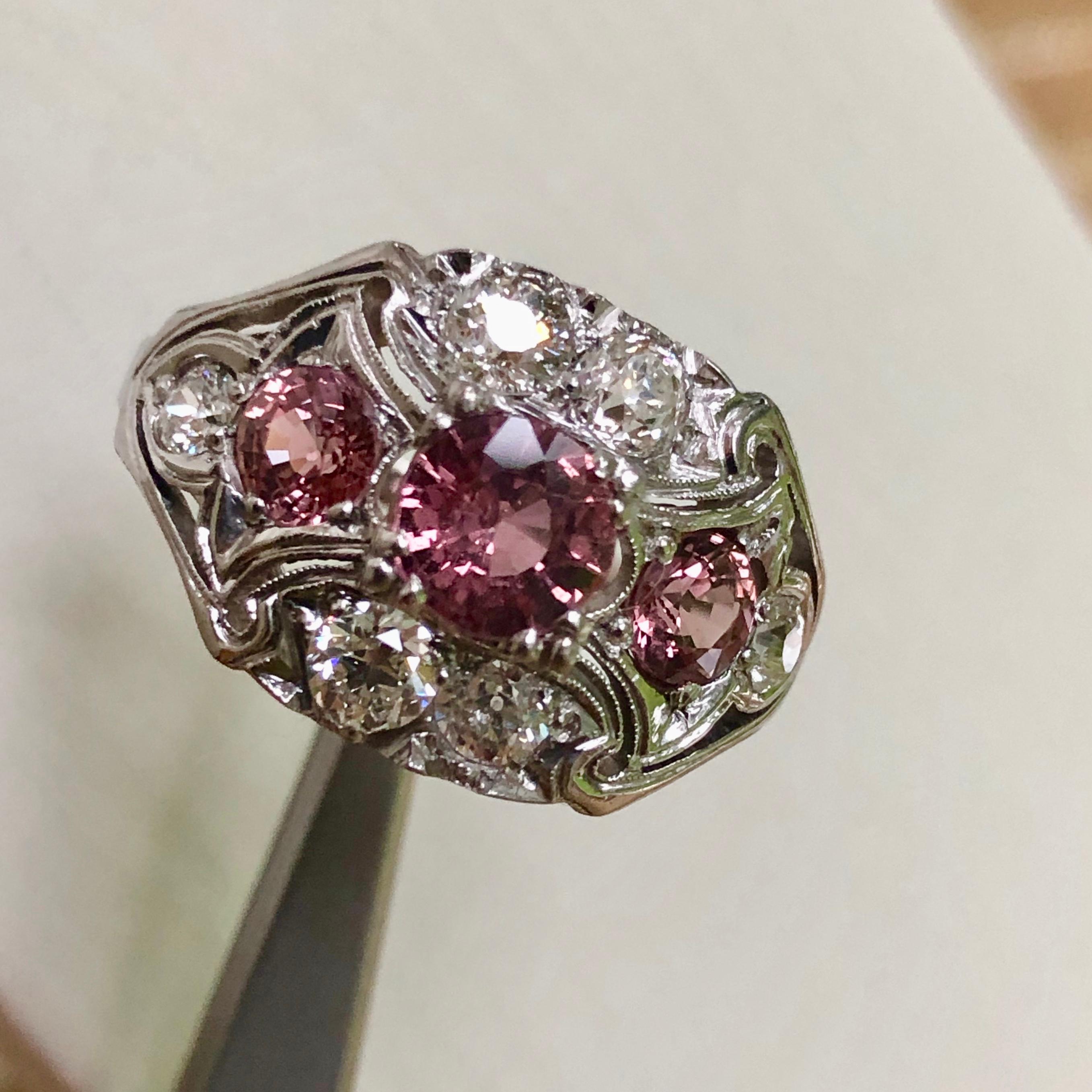 Taille vieille mine Bague Art déco ancienne en palladium, saphir et diamants en vente