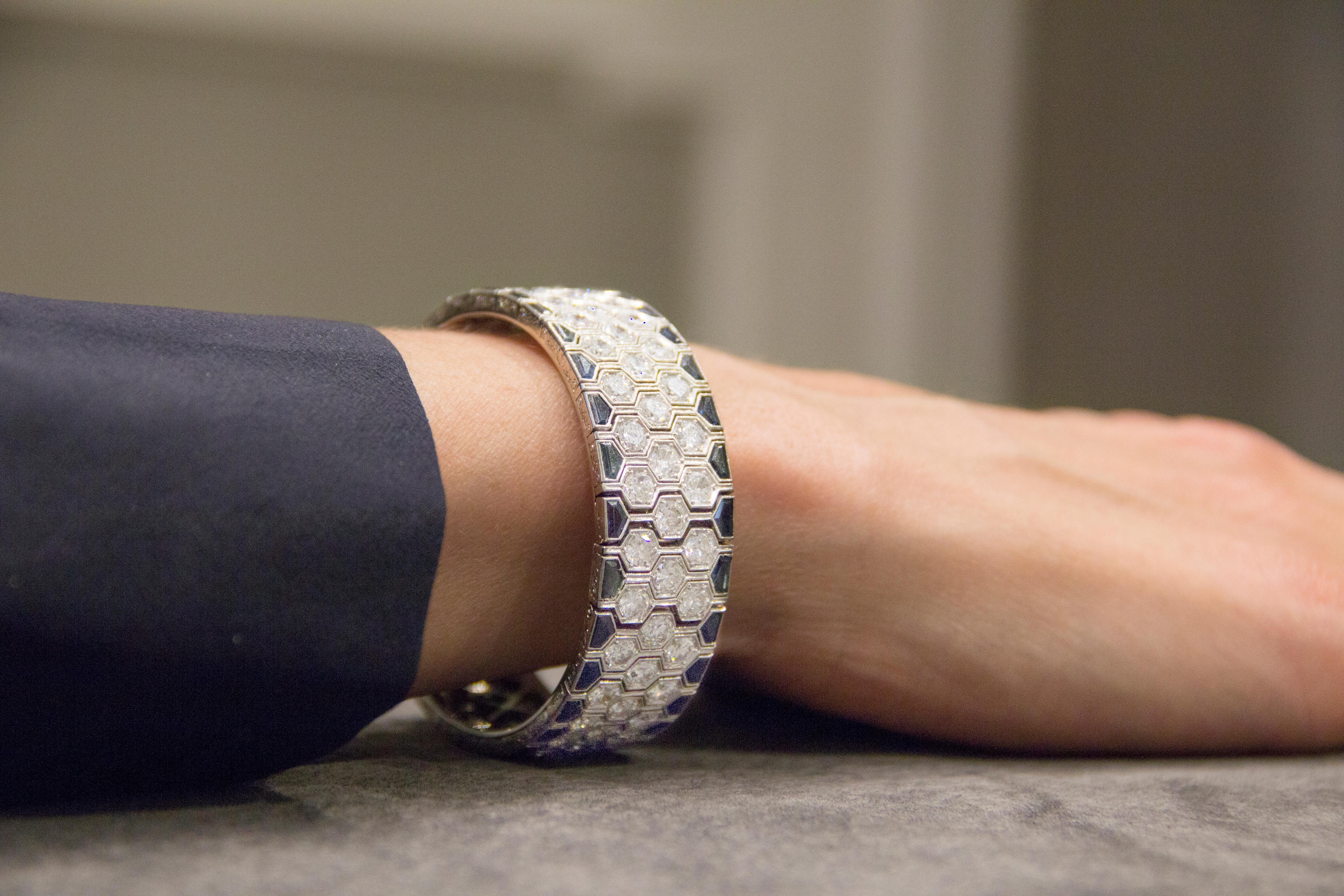 Art Deco Sapphire Diamond Platinum Bracelet In Excellent Condition In Torino, IT
