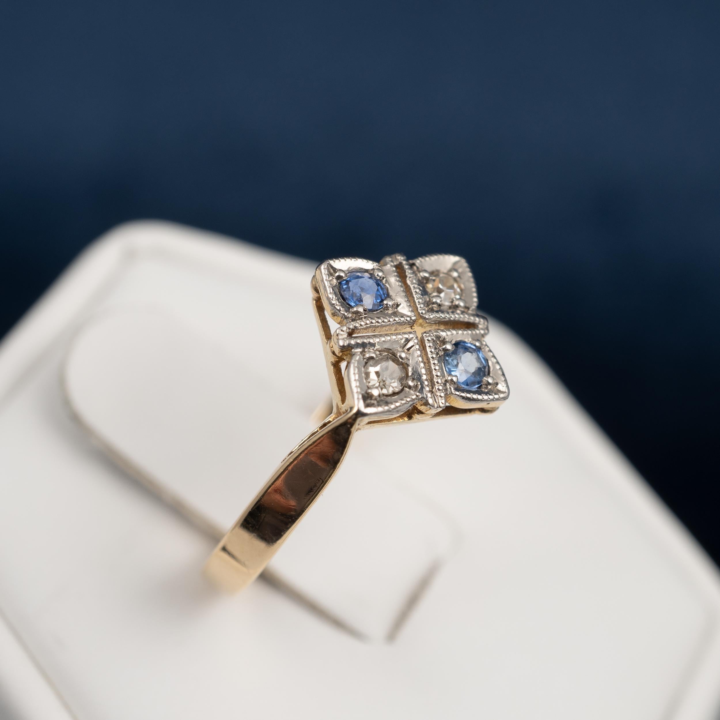 Women's Art Deco Sapphire & Diamond Ring 18 Karat Yellow Gold - US ring size 5.5 For Sale